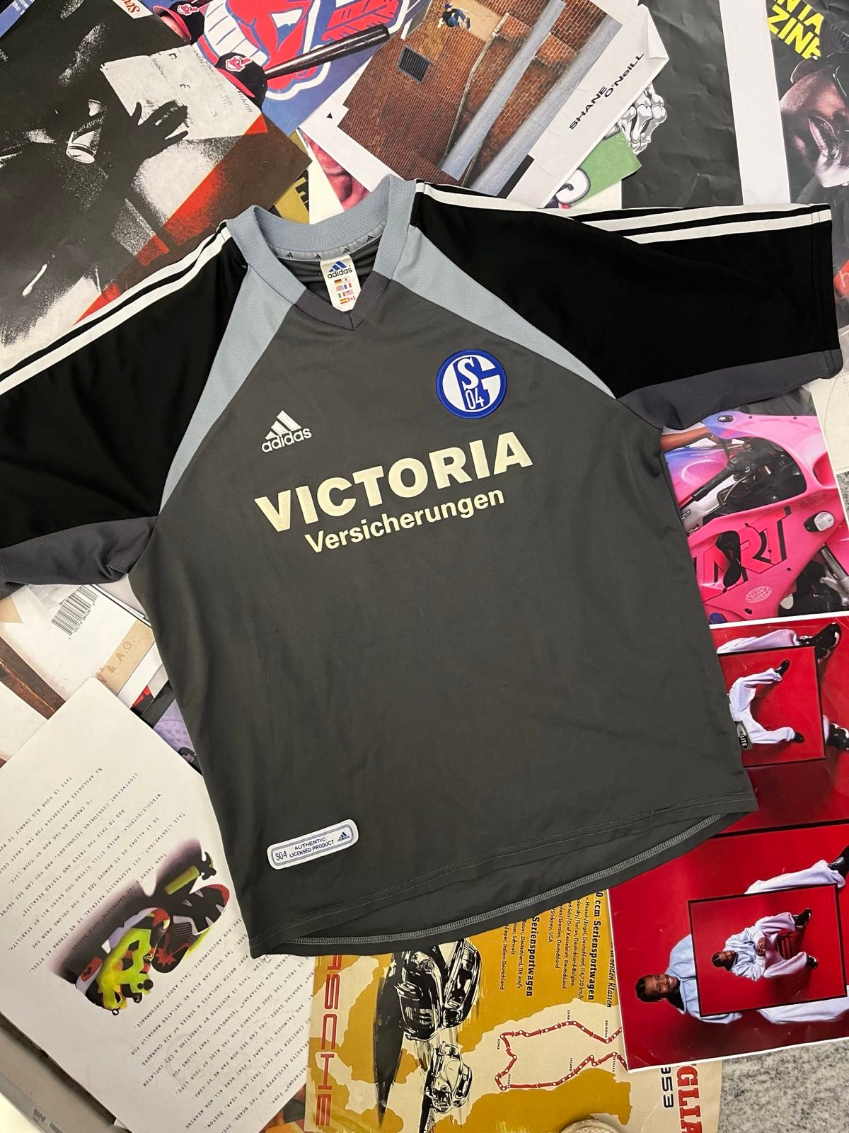 (L) Dres Adidas x Victoria Schalke šedý