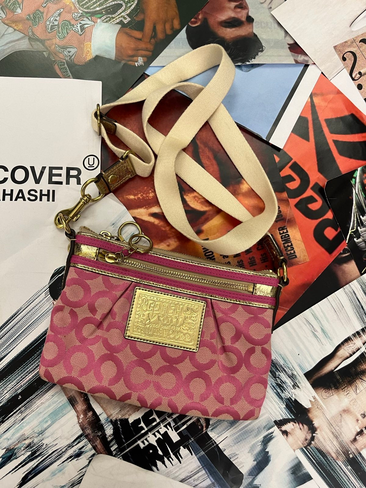 Coach Poppy kabelka malá růžová s monogramem a se zlatými detaily