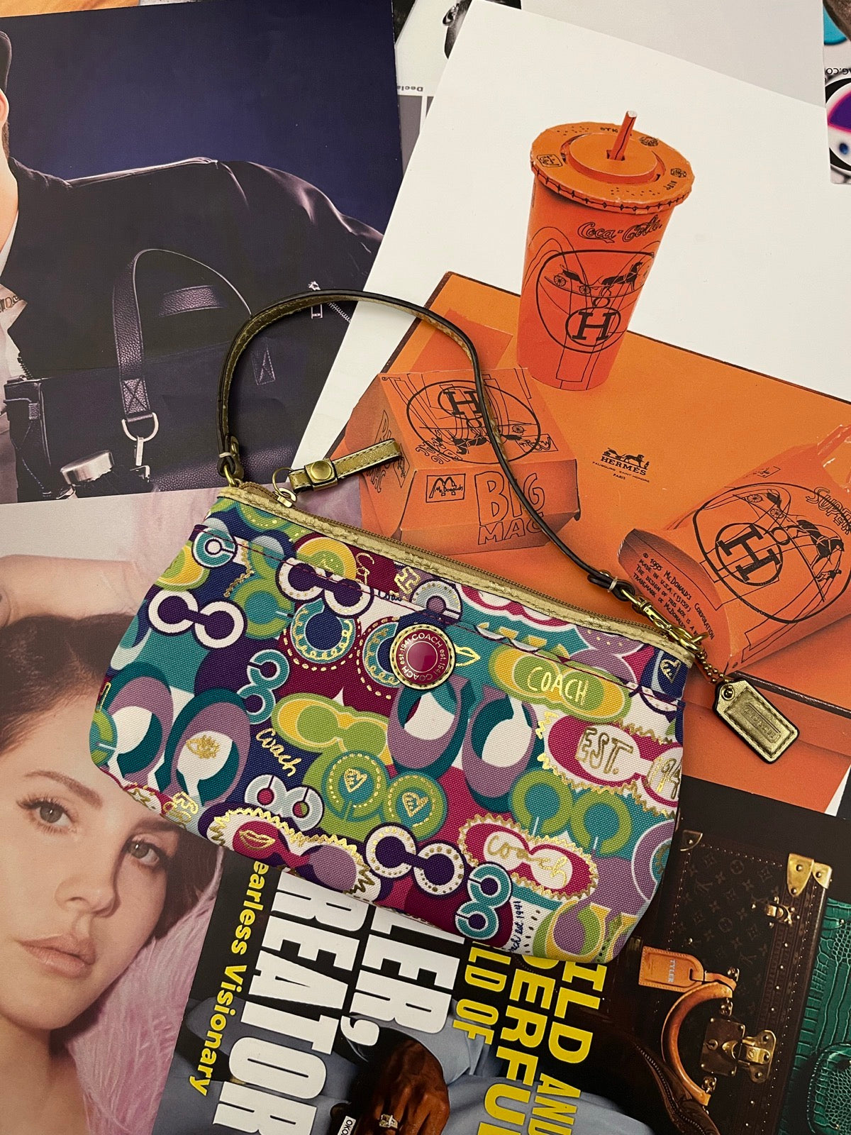 Coach mini kabelka s monogramem barevná