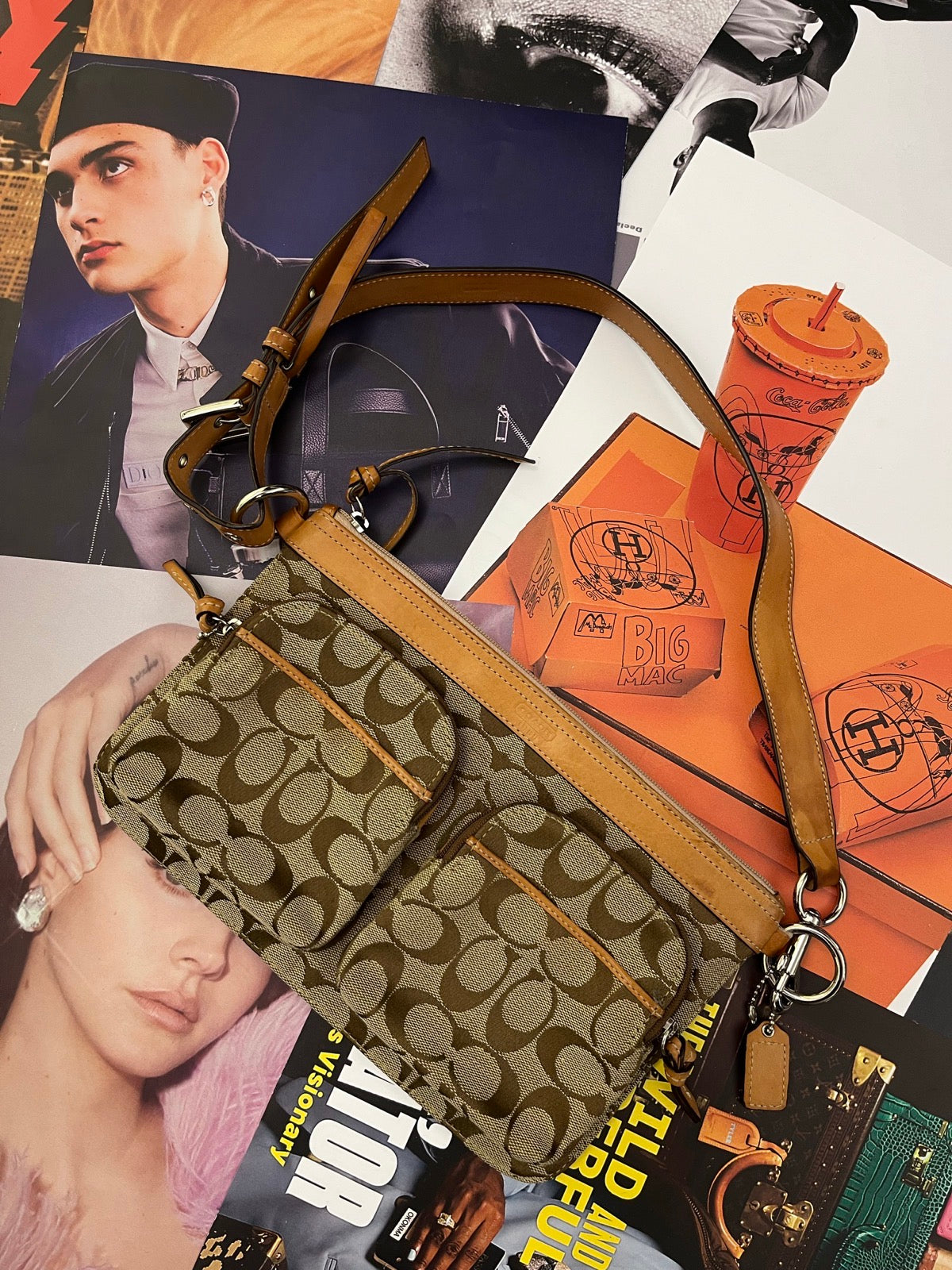 Coach kabelka mini s monogramem hnědá s koženými prvky