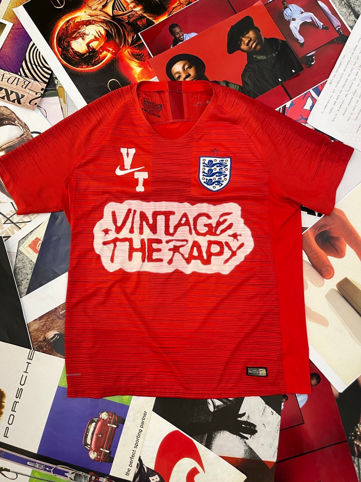 (XL) 1of1 Vintage therapy x Nike dres červený England 2018