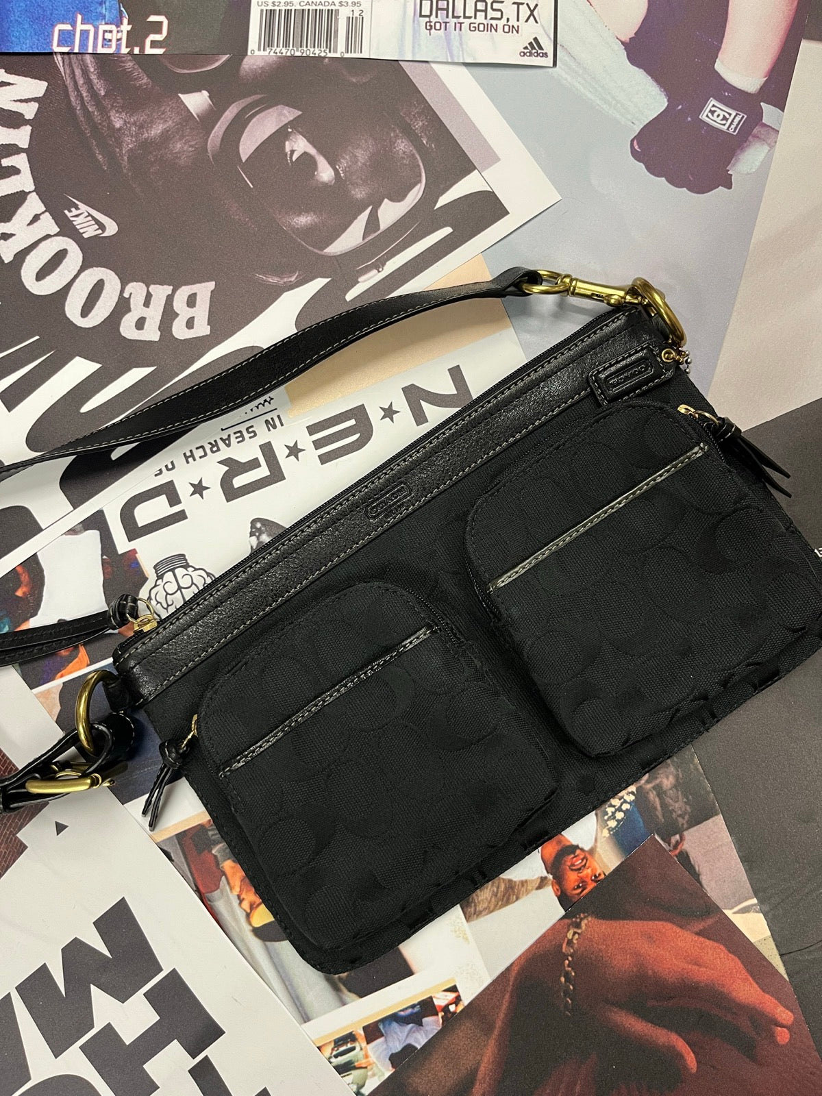 Coach černá kabelka přes rameno s monogramem značky a černými prvky