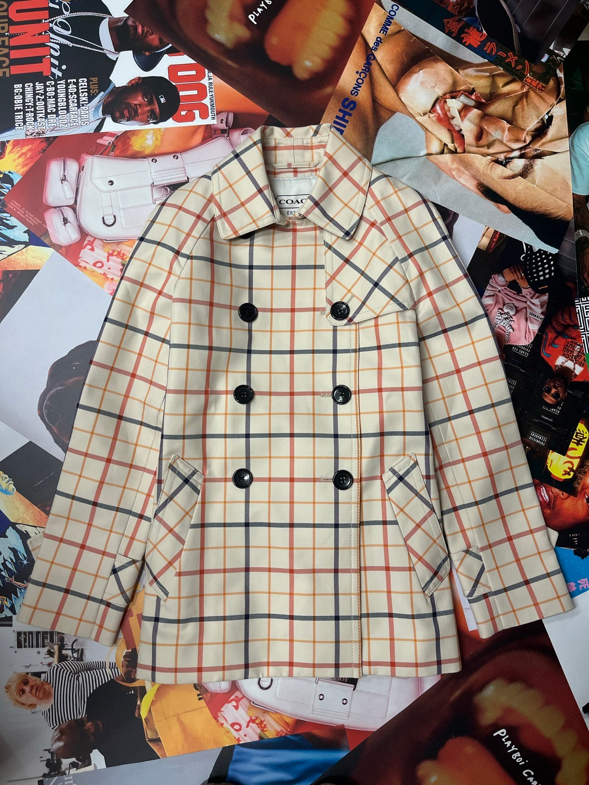 (XS) Coach trenchcoat dámský kostkovaný béžový s červeno-oranžovo-modrými proužky