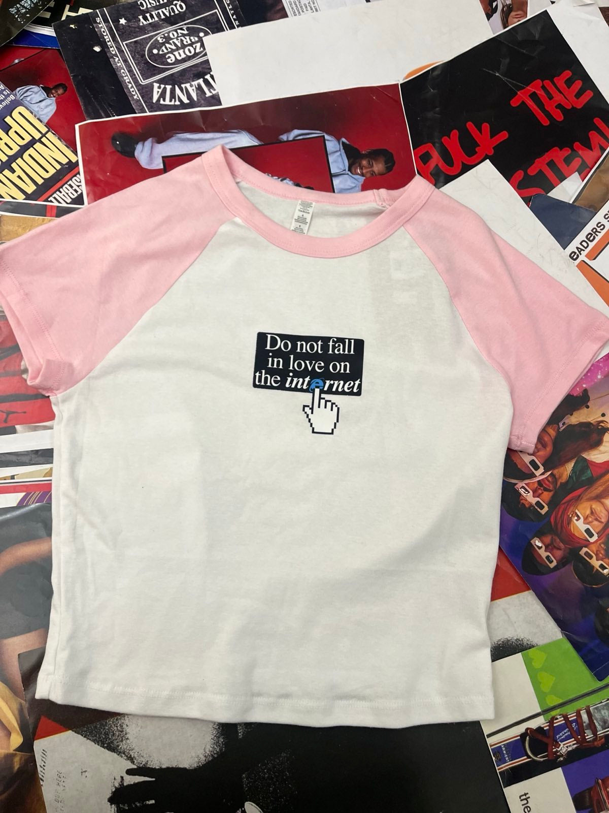 (L) 1of1 růžové baby tee s potiskem do not fall in love on the internet