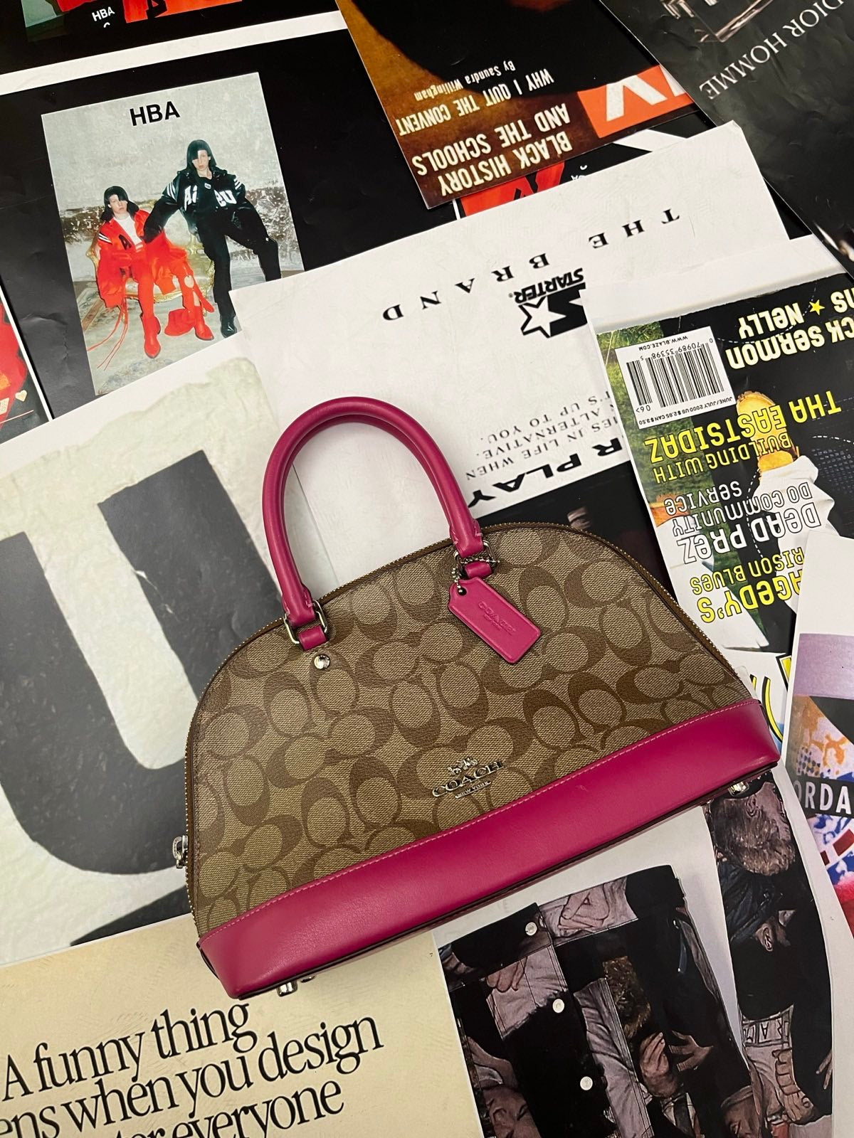 COACH kabelka malá s hnědým monogramem značky a růžovými detaily