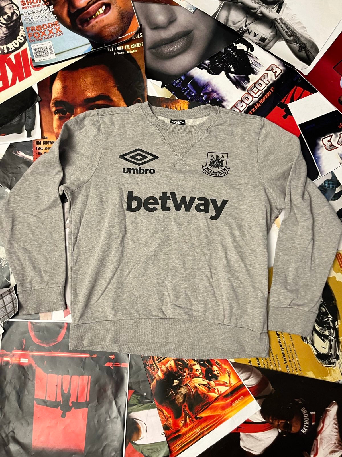 (L) UMBRO crewneck šedý Betway x West Ham Uni