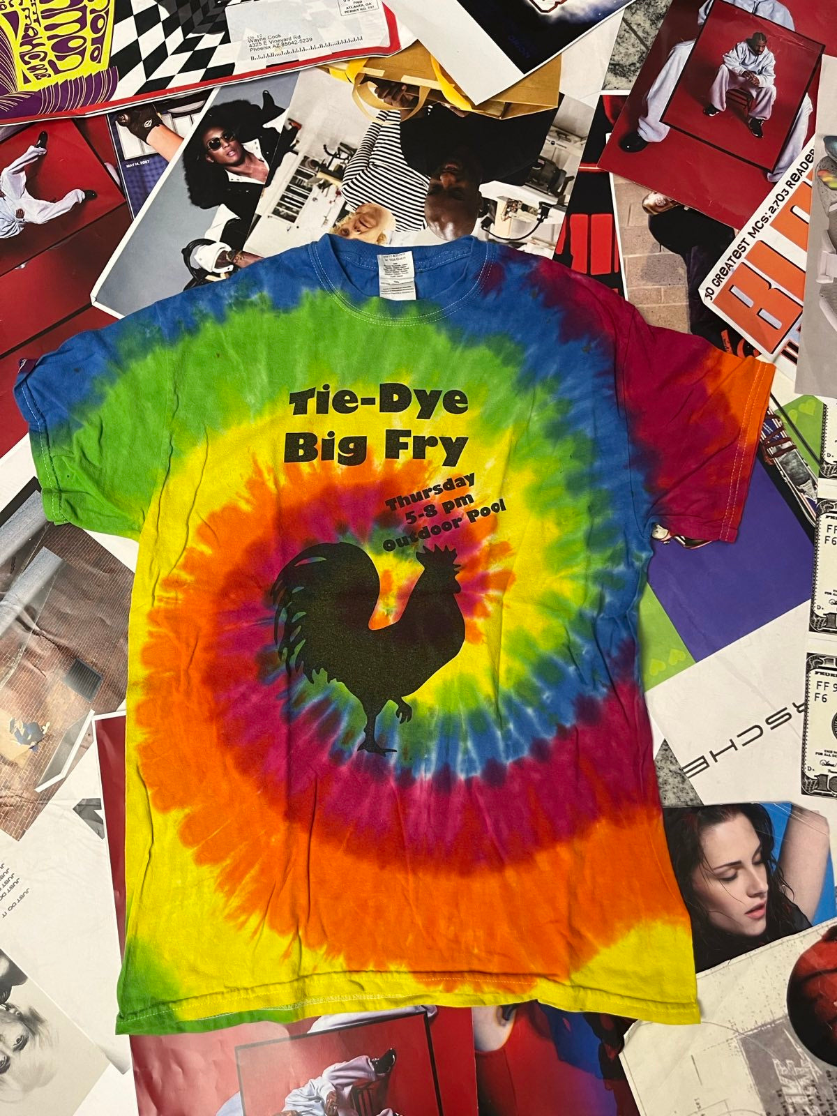TRIKO batika barevné Tie Dye Big Fry kohout, potisk i zezadu M