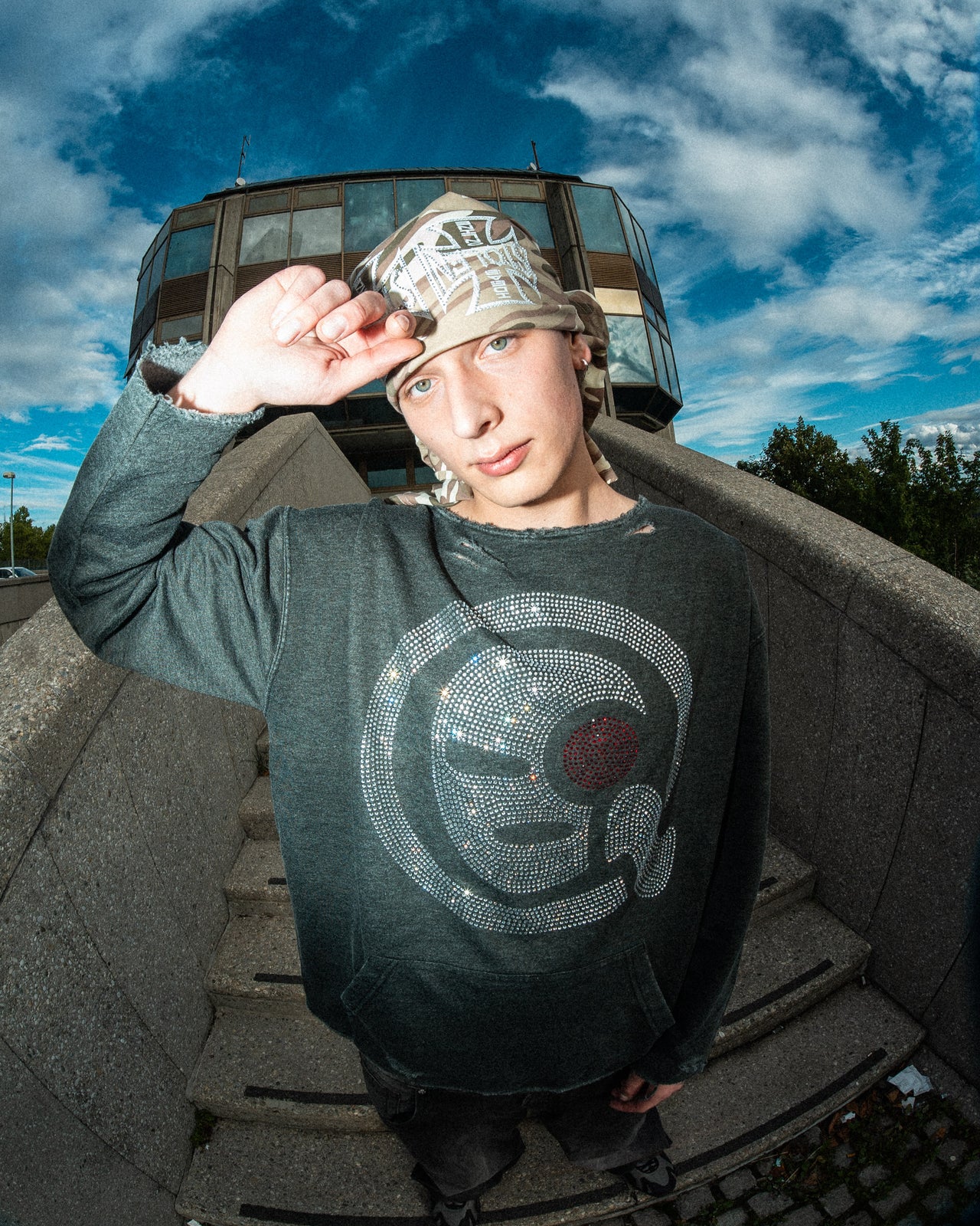 (XL) 1of1 CREWNECK Distressed stonewashed šedý STOLEN rhinestones logo