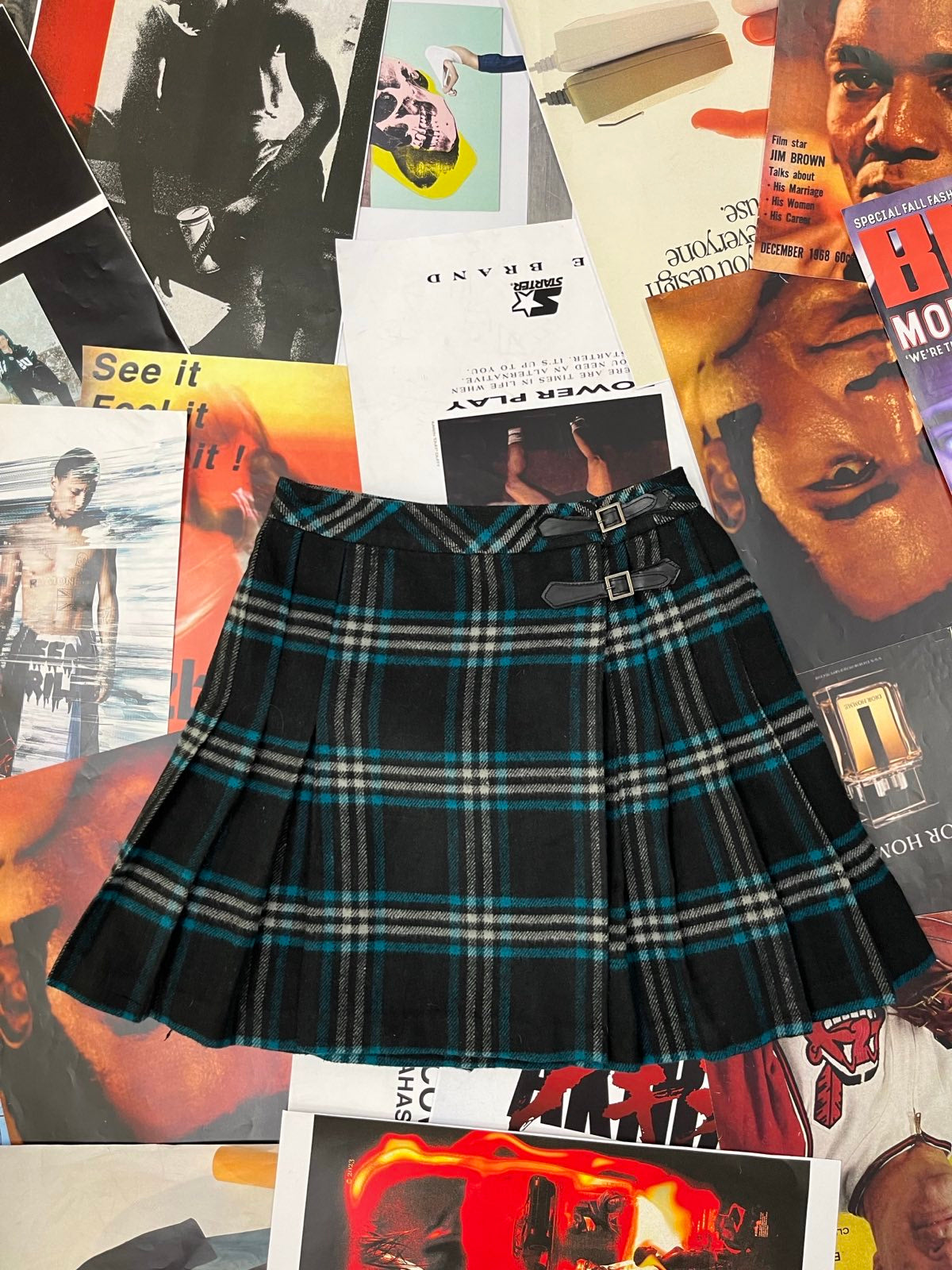 Yessica SUKNĚ skládaná černá s modrobílými proužky a černými přeskami v pase S