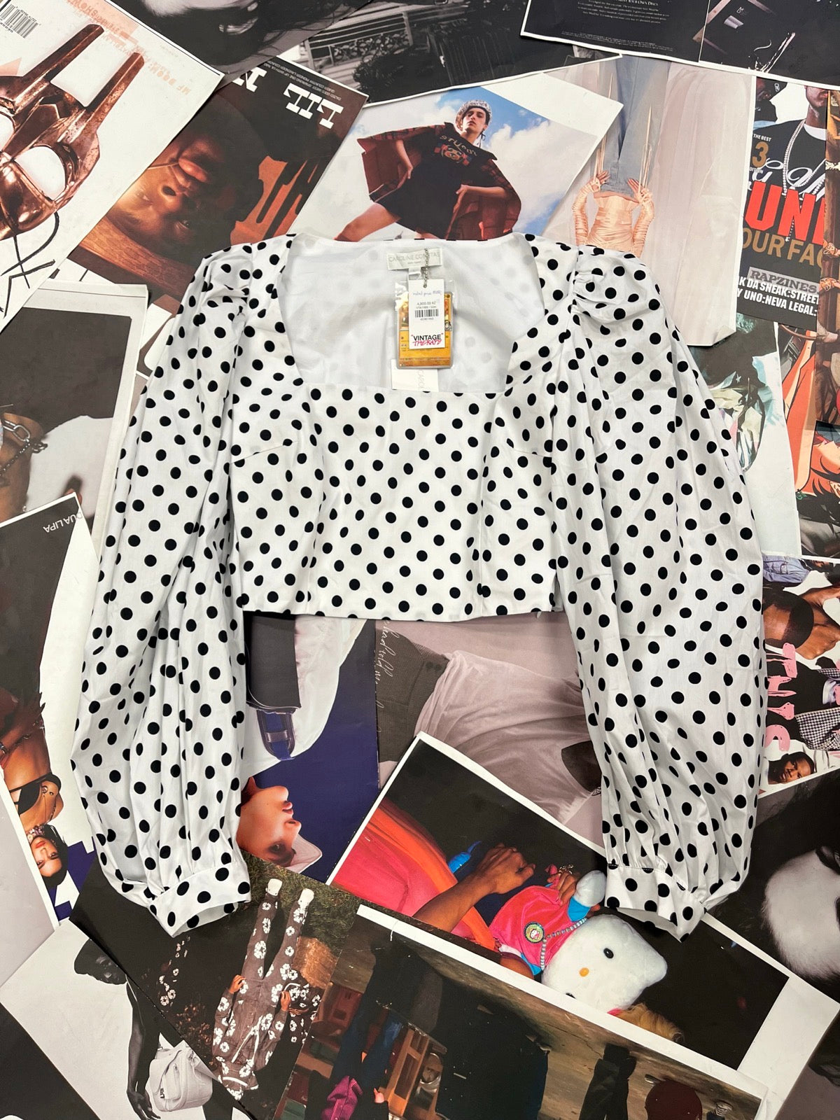 (L) Caroline Constas bílý puntíkovaný crop top s balonovými rukávy