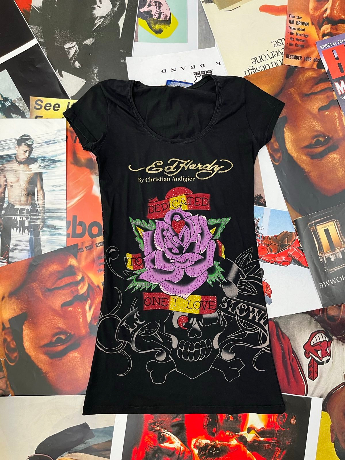 Ed Hardy TRIKO černé dámské s potiskem fialové růže a kamínky M