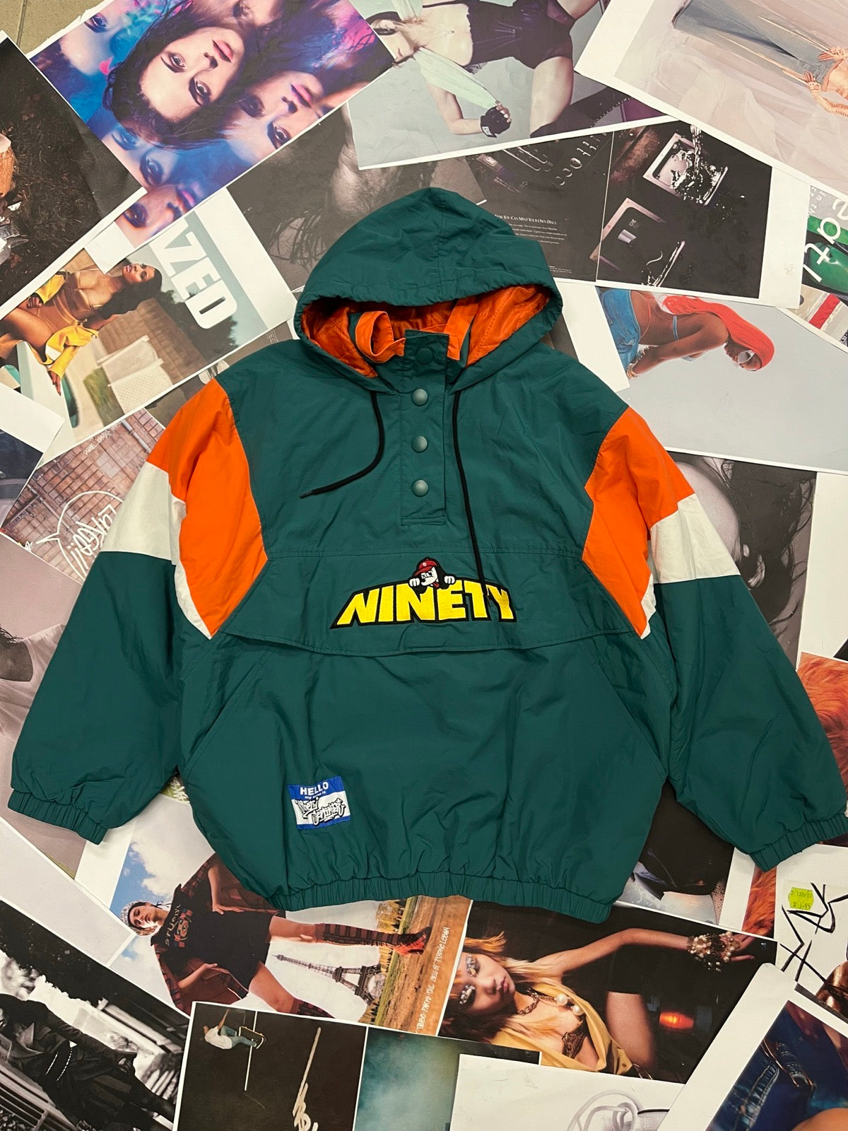 (M) 9090 / NINETY NINETY bunda šusťáková zeleno oranžovo bílá NINETY s pejskem