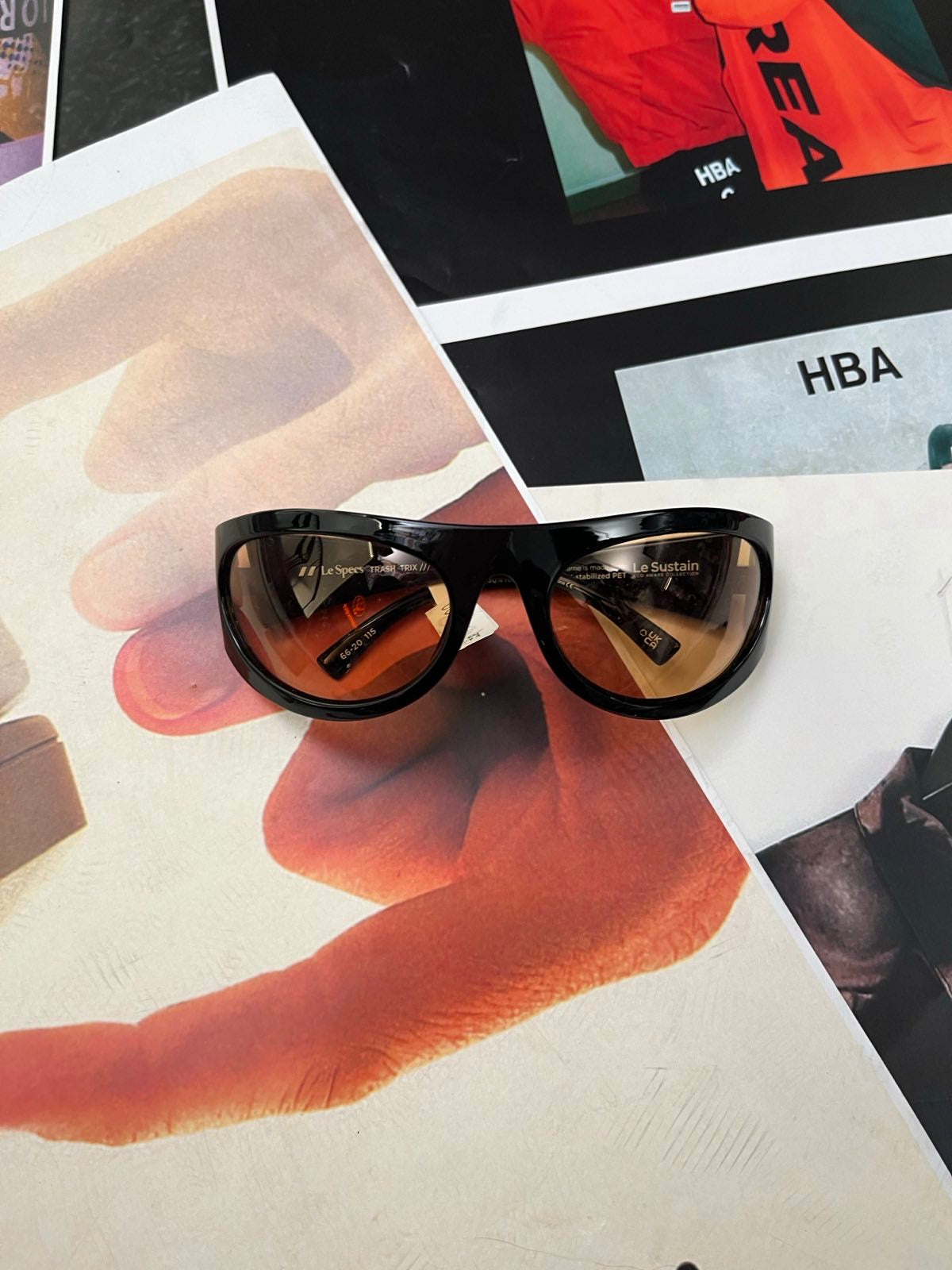Le Specs BRÝLE černé se žlutými skly