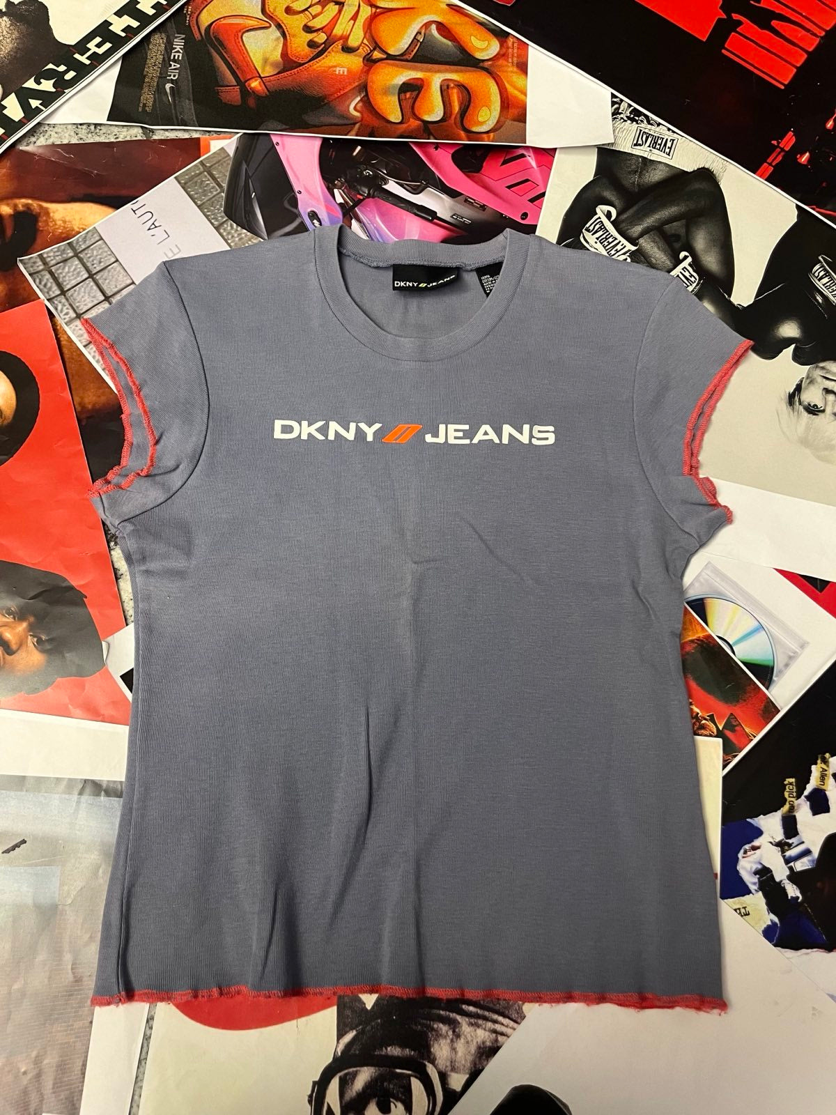 (M) DKNY jeans triko dámské washed modrá s červeným lemováním logo na hrudi