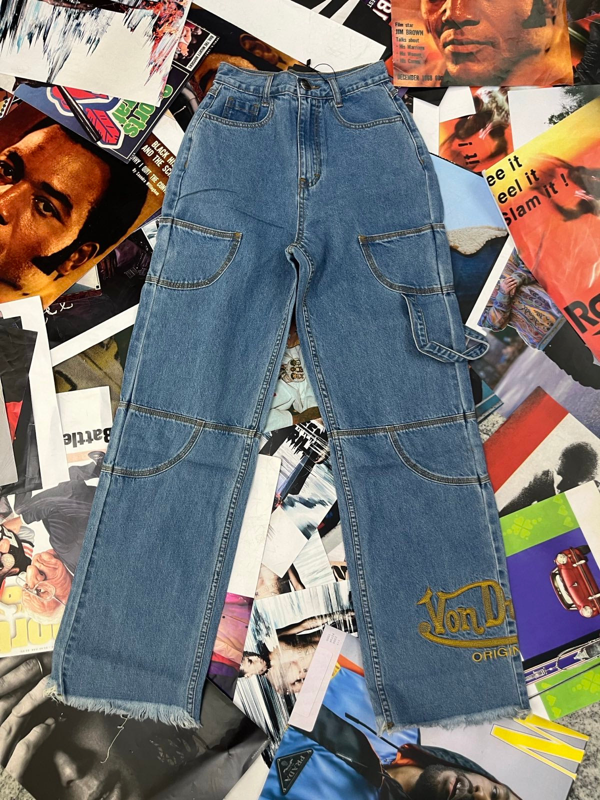 Von Dutch DŽÍNY kapsáčové, světlý denim a žlutý nápis Von Dutch na zadku M