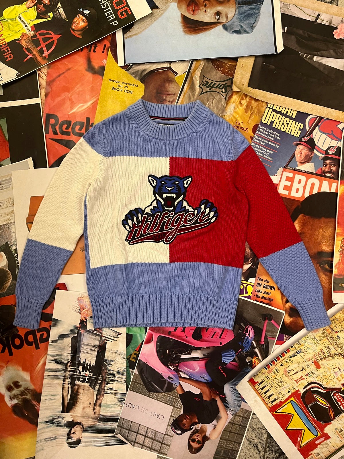 (S) Tommy Hilfiger Denim modro-bílo-červený dámský svetr s výšivkou tygra