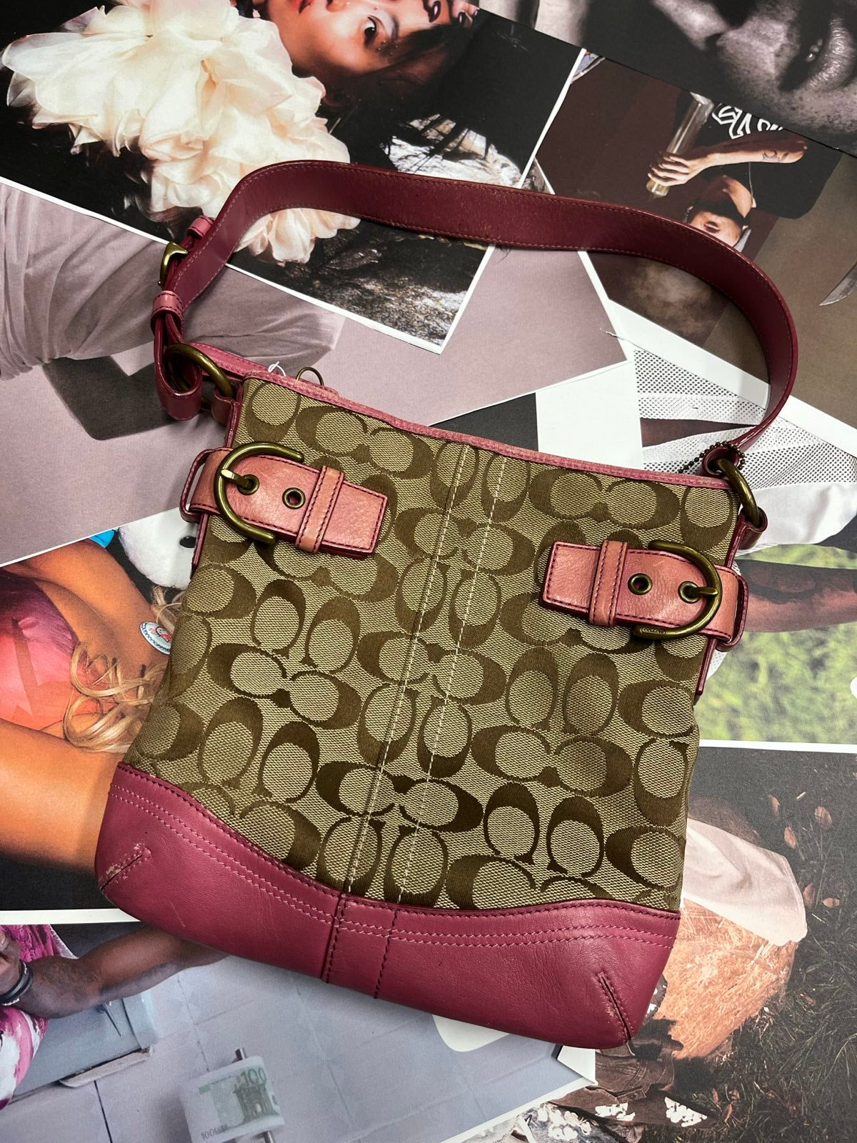 COACH kabelka béžová menší s monogramem a růžovými detaily