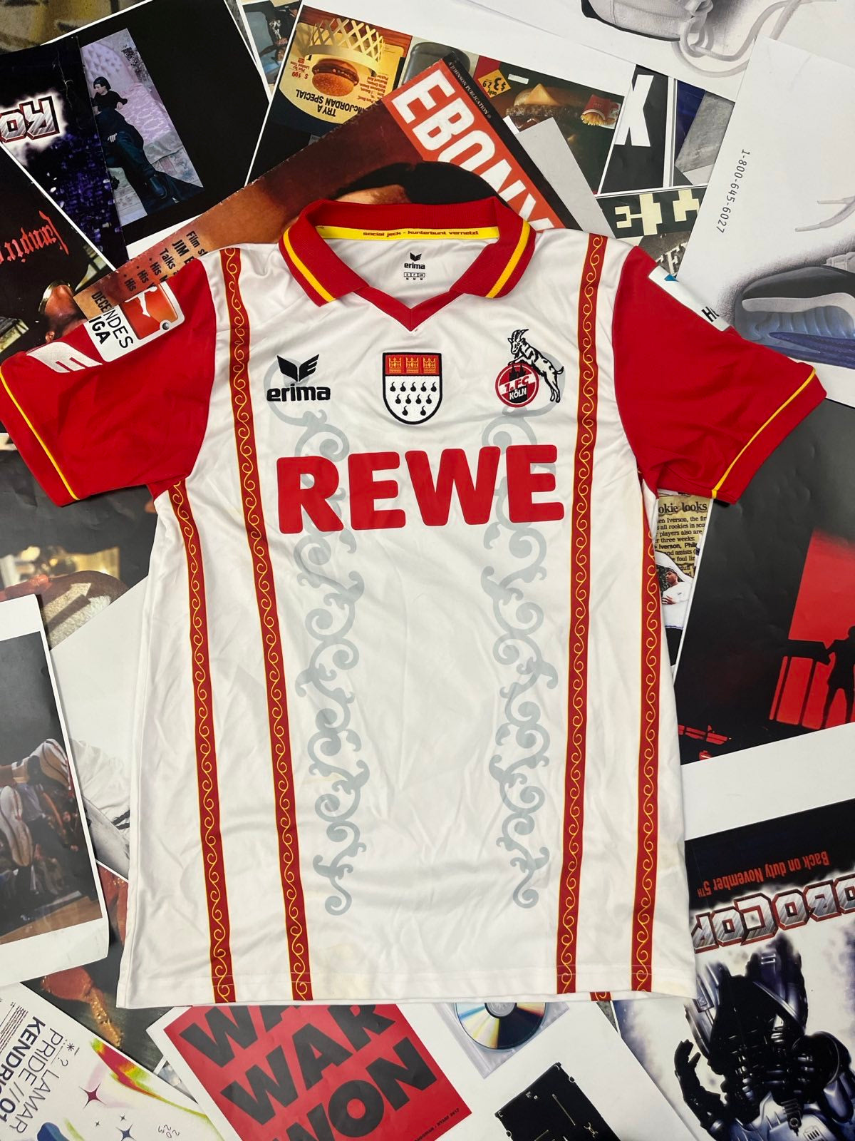 FC Köln x Erima DRES festival červeno šedo bílý s červeným nápisem Rewe na přední části M