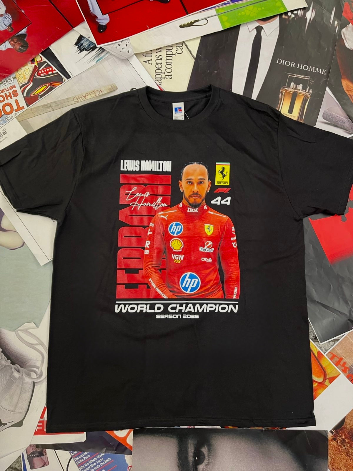BOOTLEG triko černé Lewis Hamilton Ferrari portrét v červeném triku