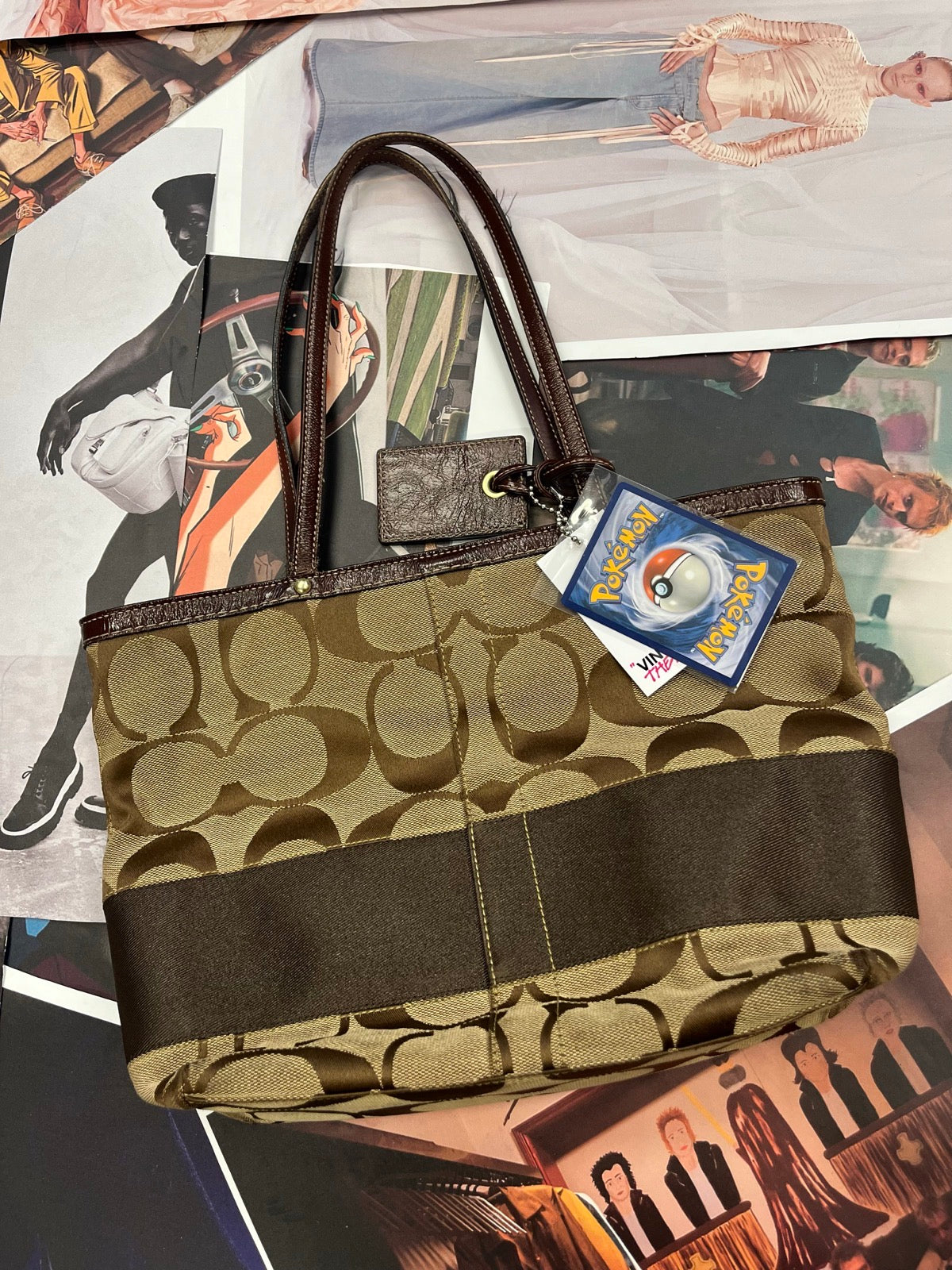 COACH Signature tote kabelka hnědá s koženými detaily a monogramem značky