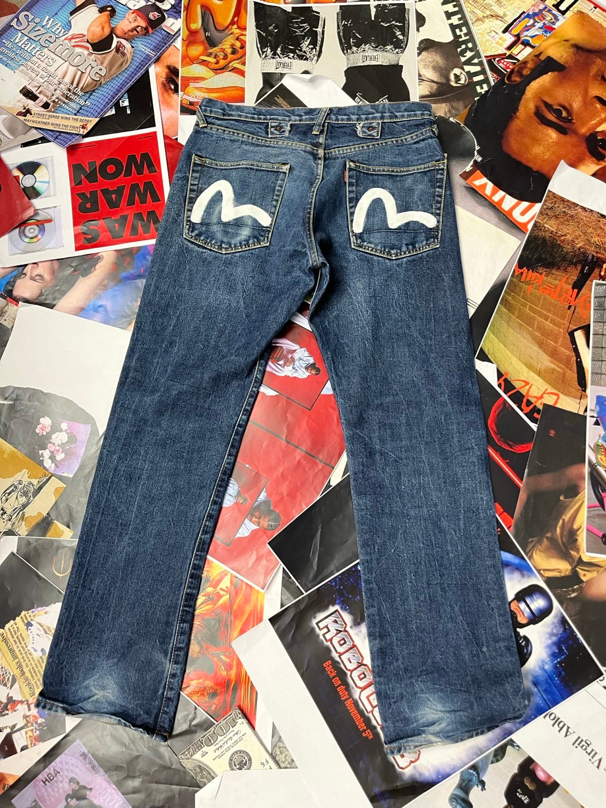 (L) Evisu modré DŽÍNY s bílým logem na zadních kapsách