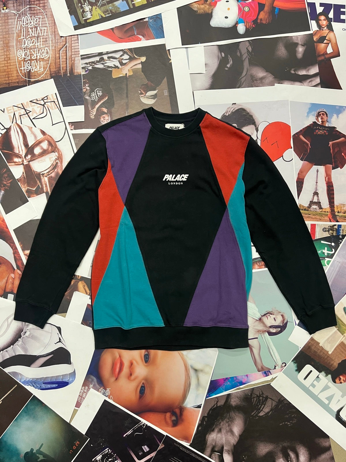 (L) PALACE cross crew – crewneck černý s barevnými prvky