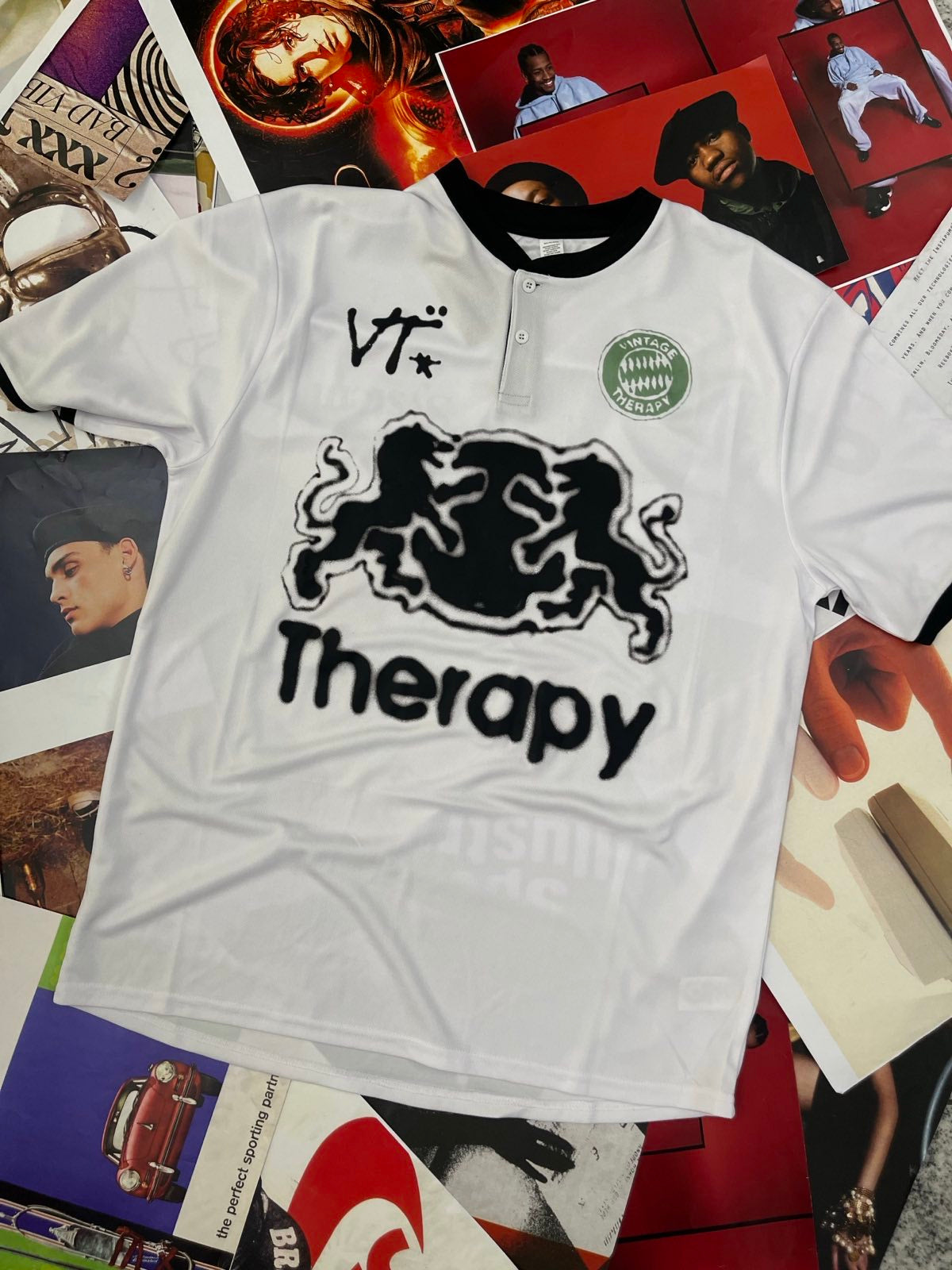 1of1 DRES bílý s černým printem lvů a dvěmi malými zelenými VT XL