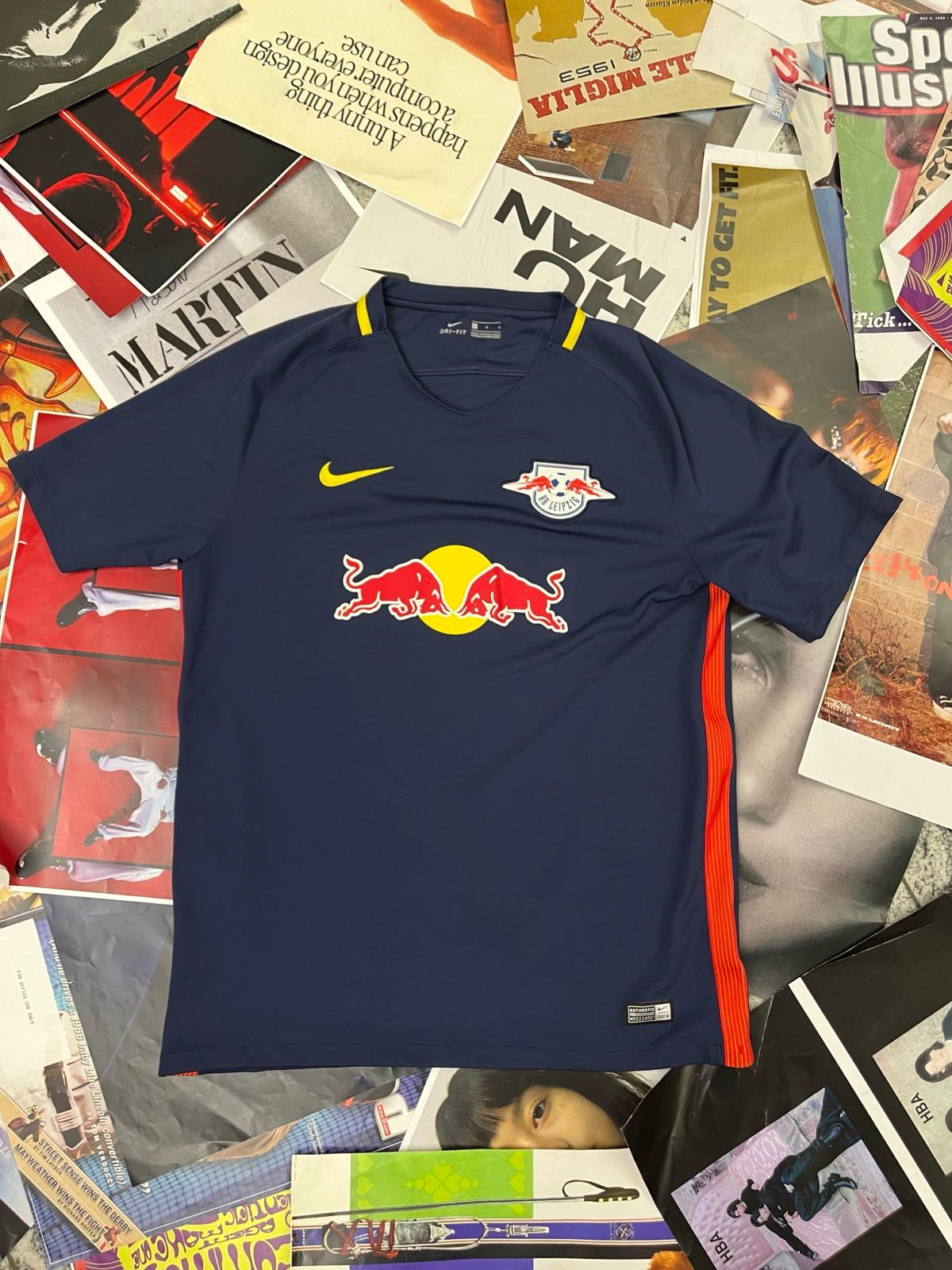 RB Leipzig x Nike DRES tmavě modrý s Redbull znakem na přední straně L