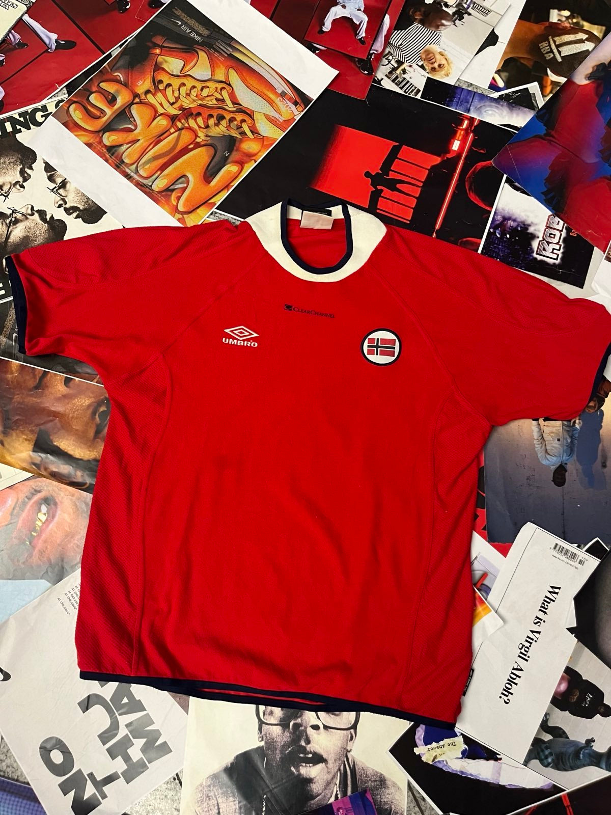 (XL) Umbro triko červené Clear Channel s norskou vlajkou