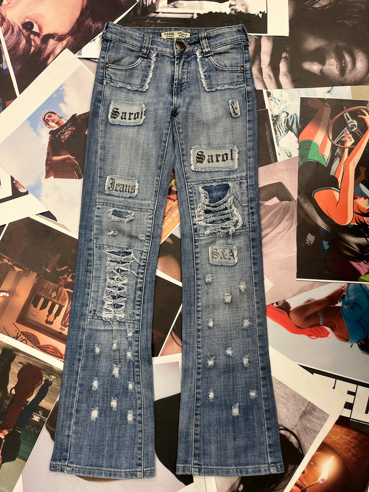 (XS) SAROL JEANS dámské džíny s nášivkama logo
