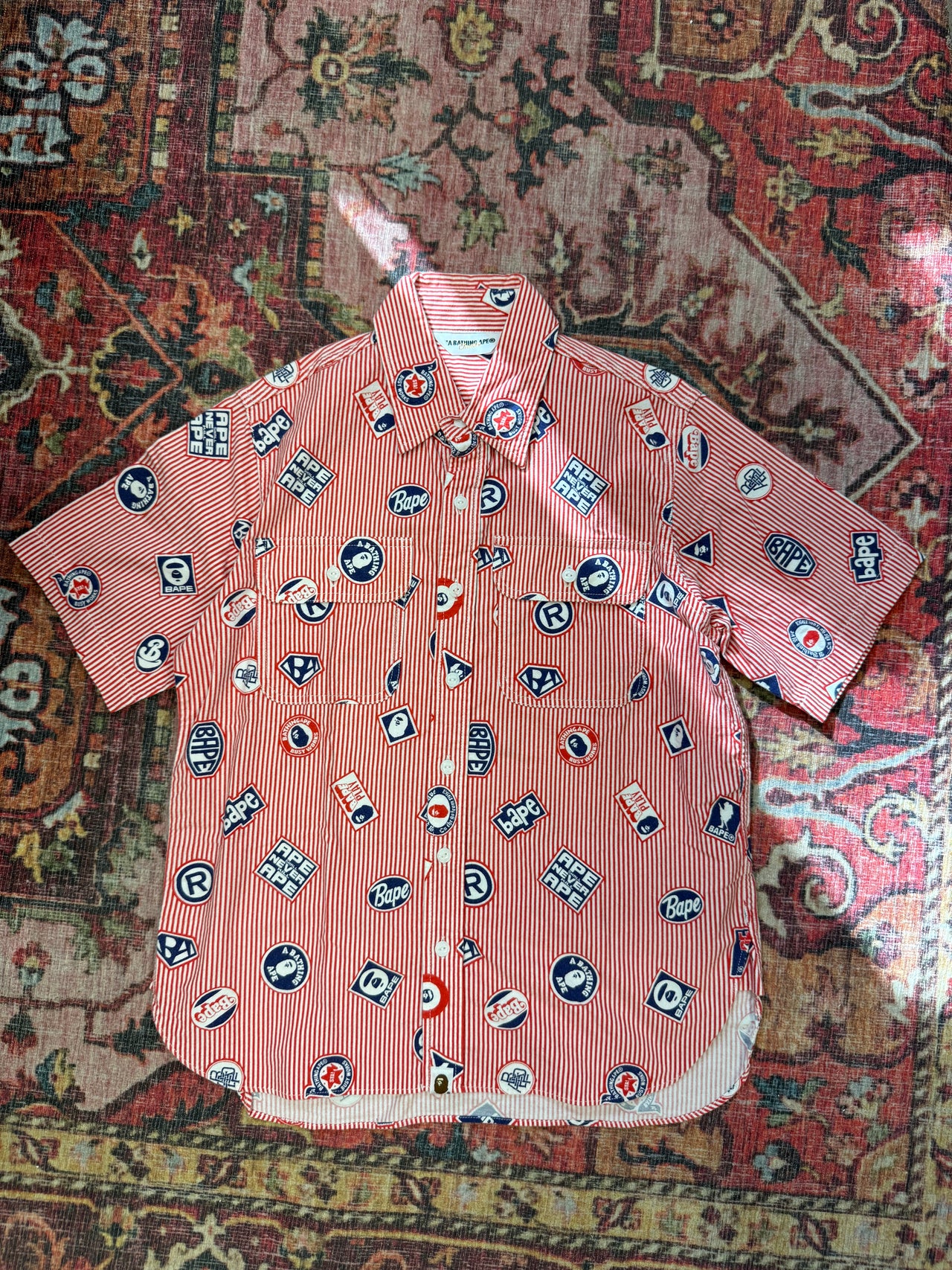(S) A Bathing Ape košile bílo–červená