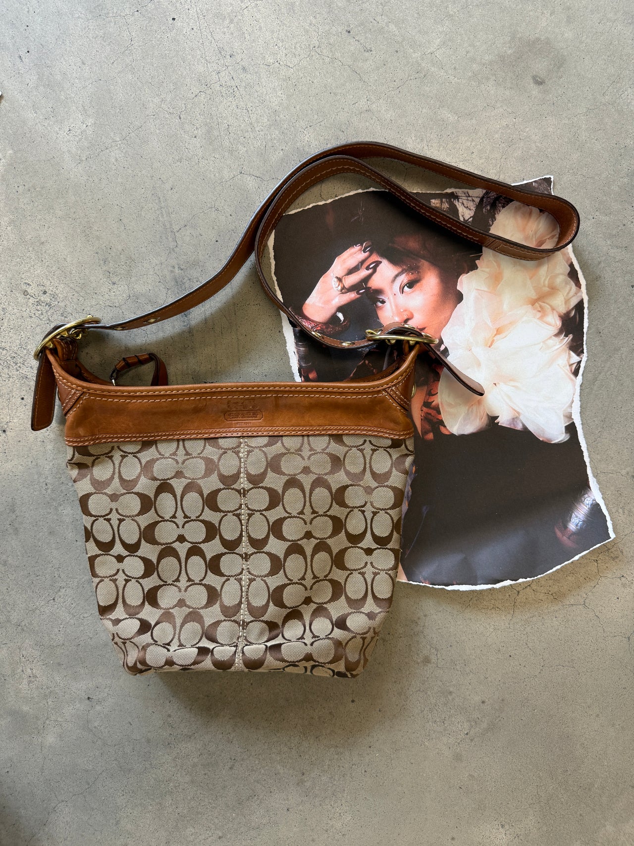 COACH Signature Canvas shoulder bag hnědá s koženými detaily
