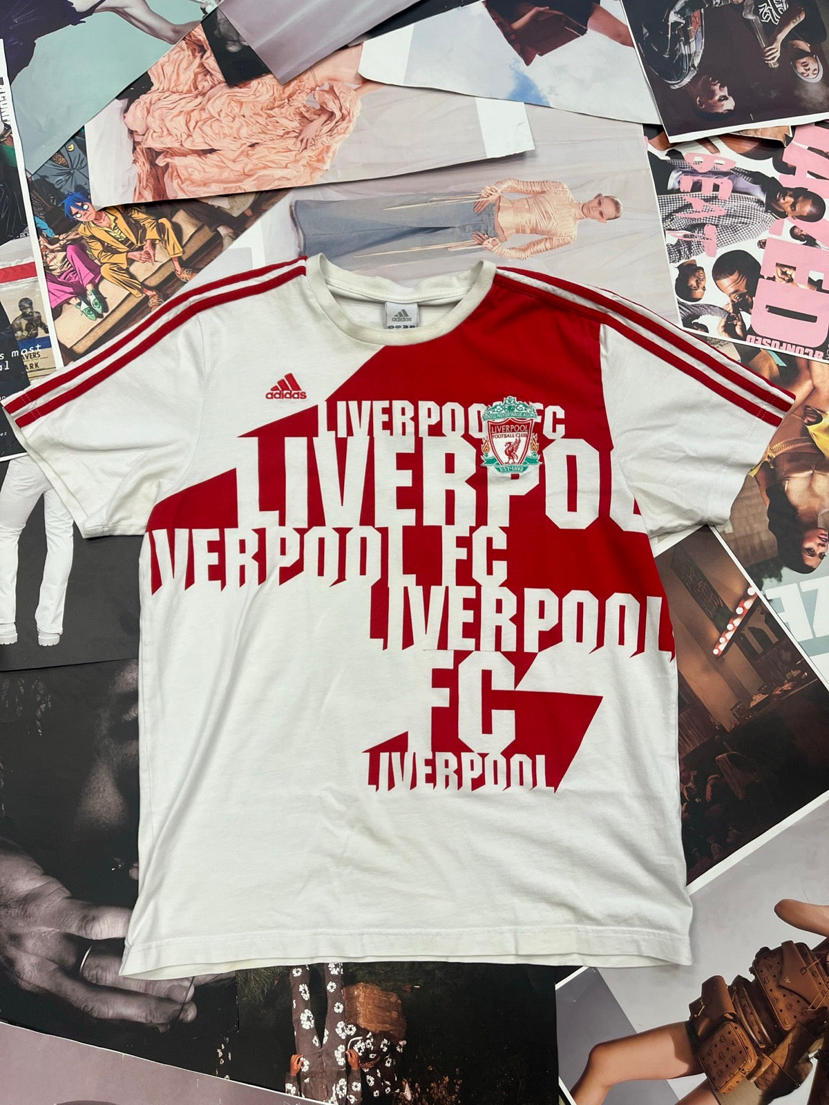 (L) Adidas Liverpool FC grafické tričko bílo-červené