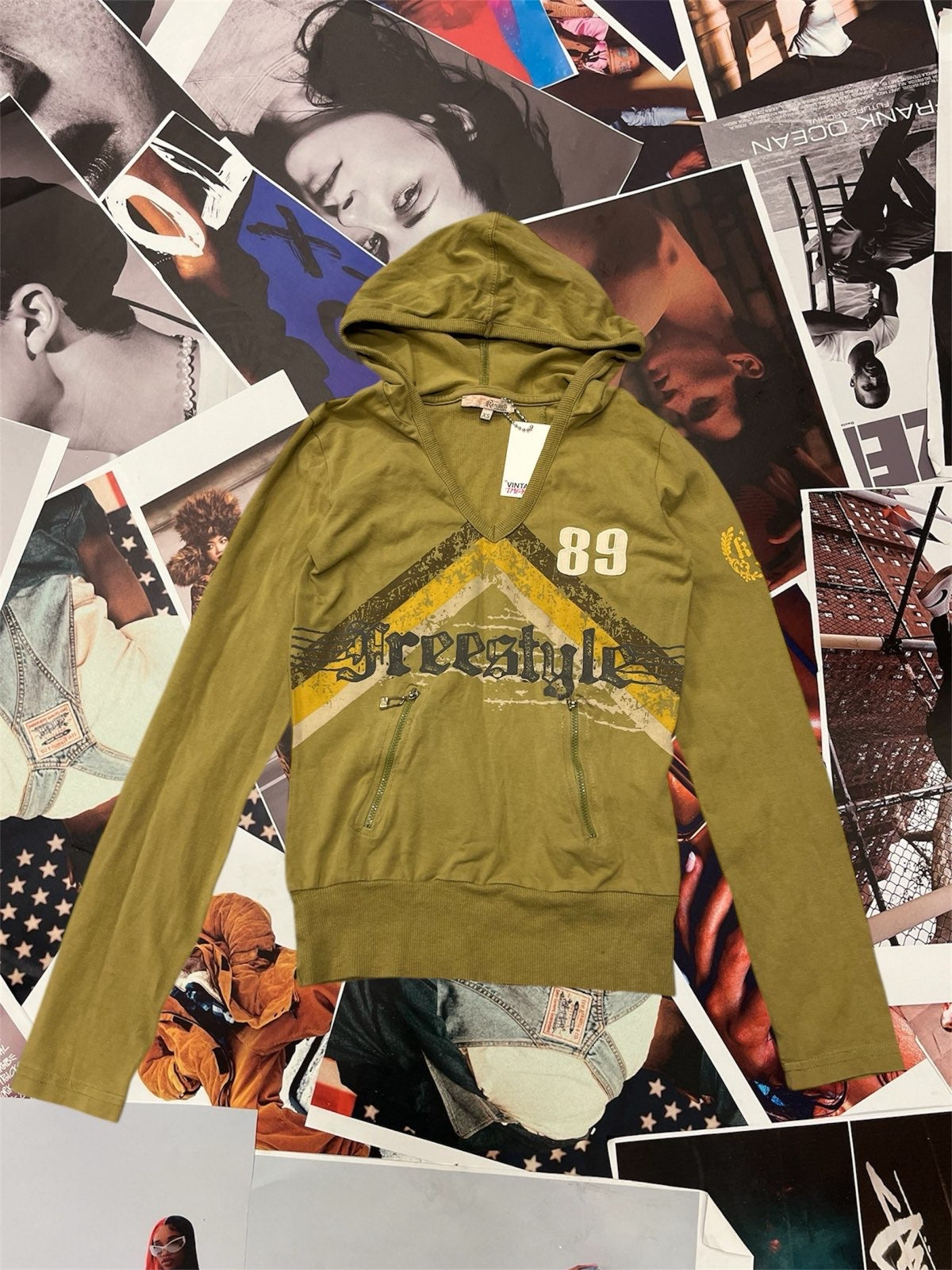 (XS) Kenvelo Army green dámská mikina s velkým výstřihem a grafikou na hrudi