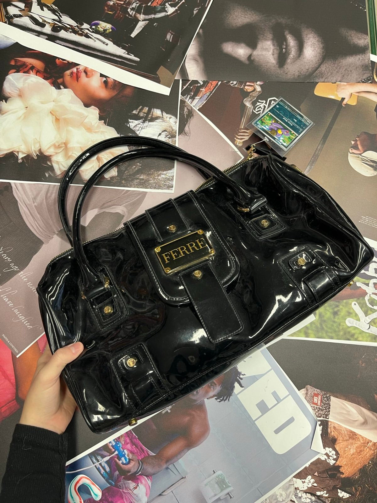 FERRE kabelka černá lesklá