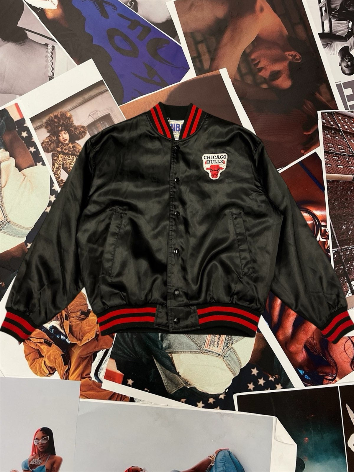 (M) NBA x Chicago Bulls bomber černý saténový výšivky na srdci a zádech