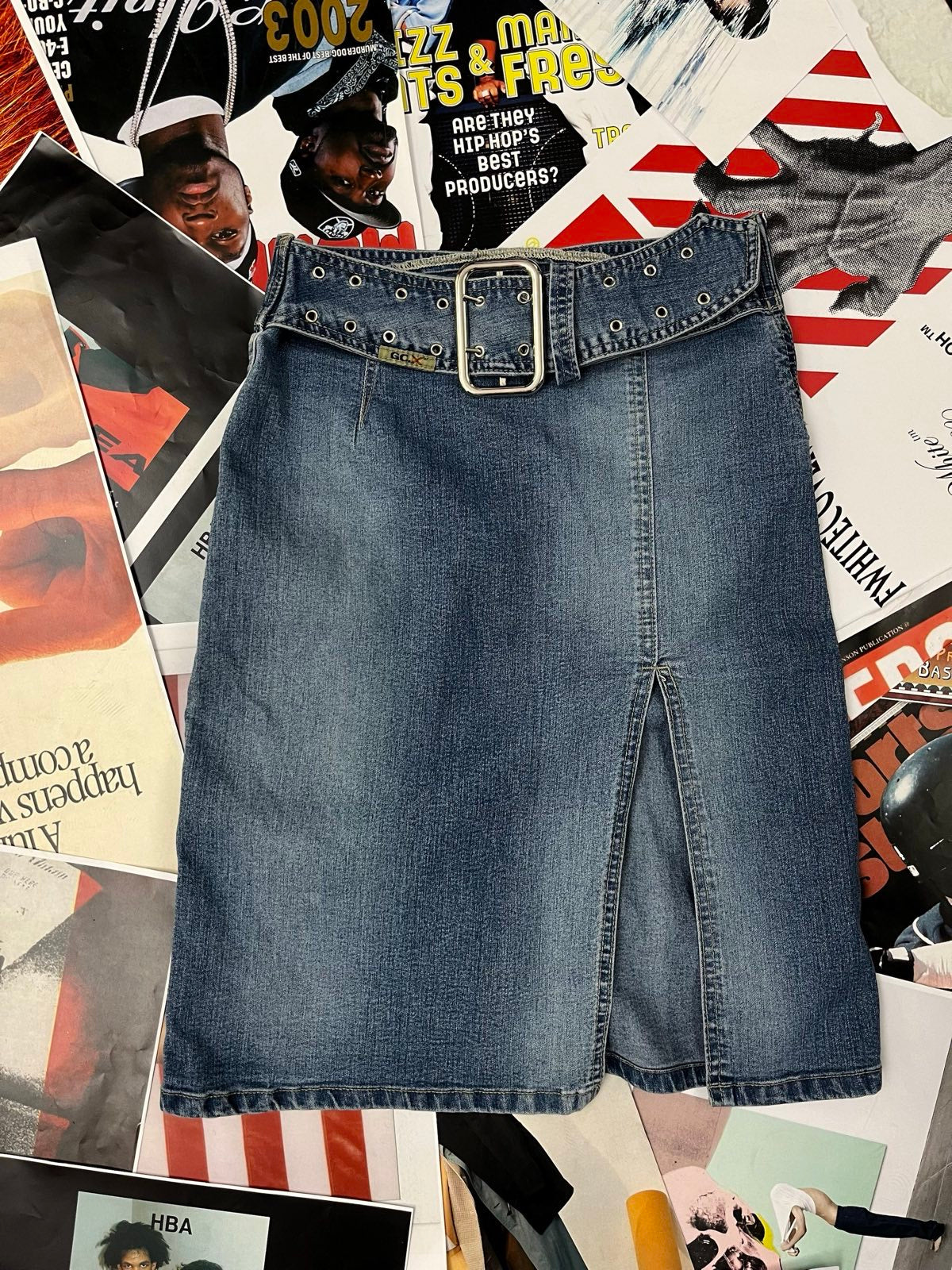 (S) GC.X SUKNĚ džínová po kolena s rozparkem a děrovaným páskem