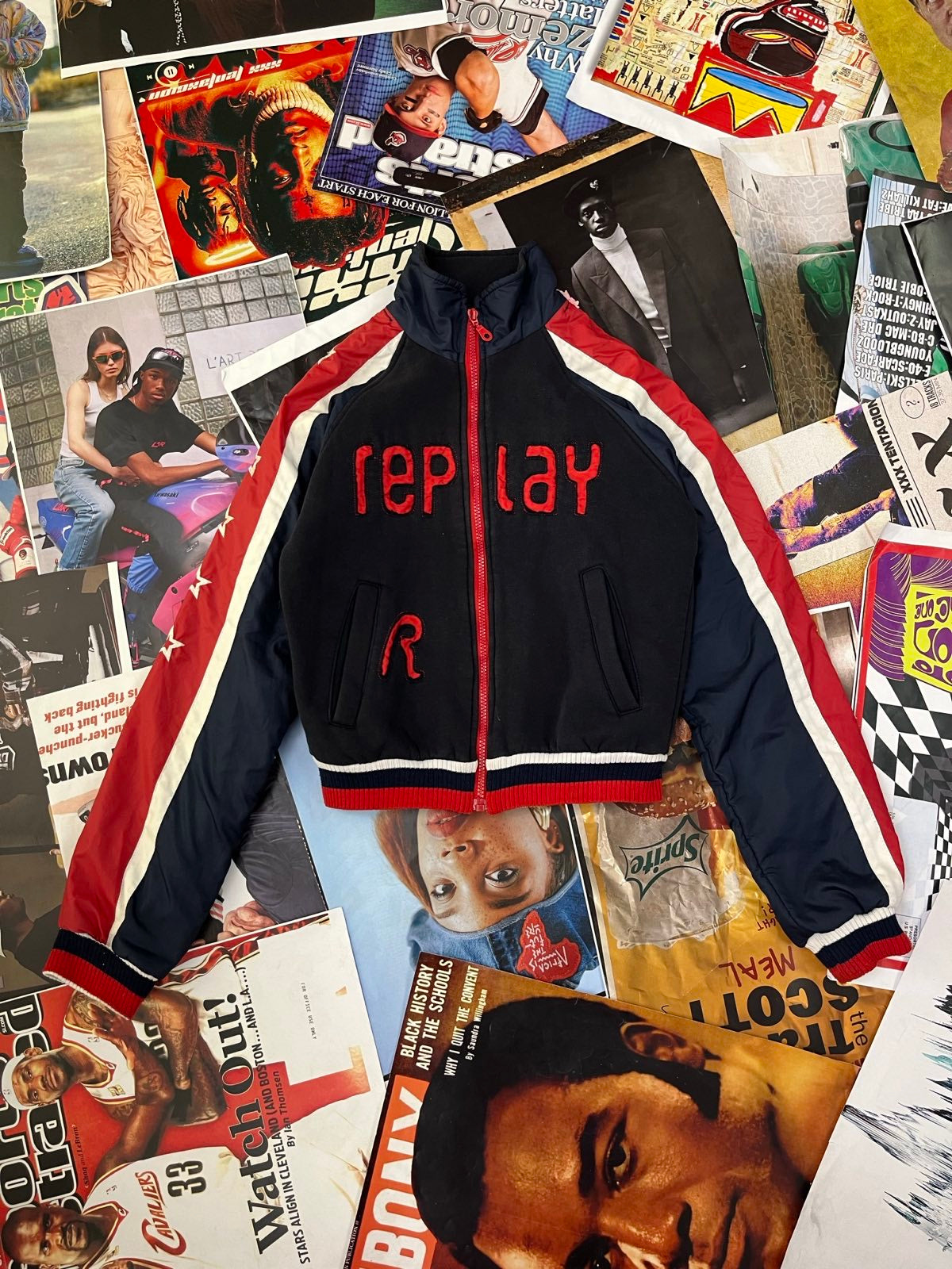 (XS) Replay bunda modro–černo–červeno–bílá s logem