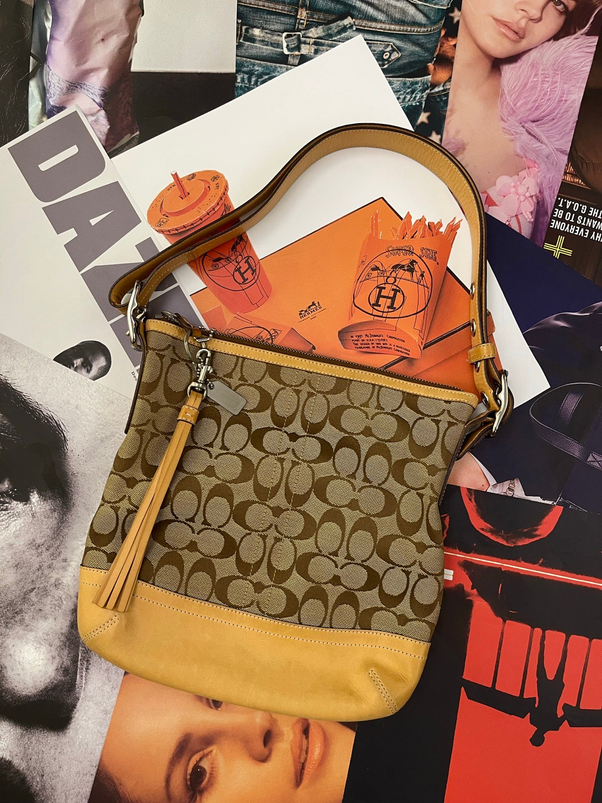 Coach kabelka přes rameno s monogramem