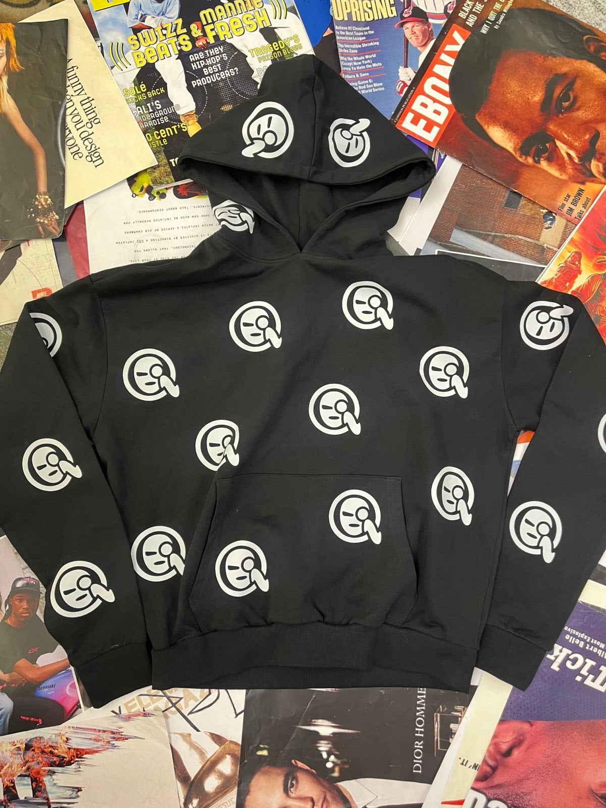 (M) MIKINA černá s malými logy Stolen po celé mikině