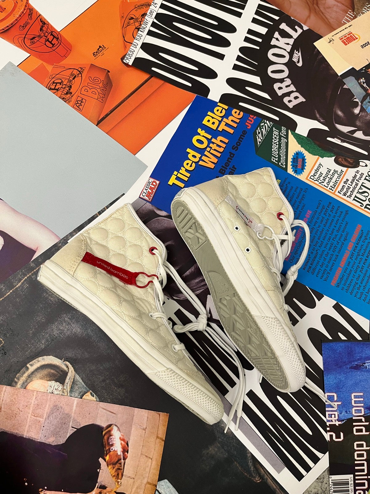 (36) Converse bílé tenisky s červenými detaily
