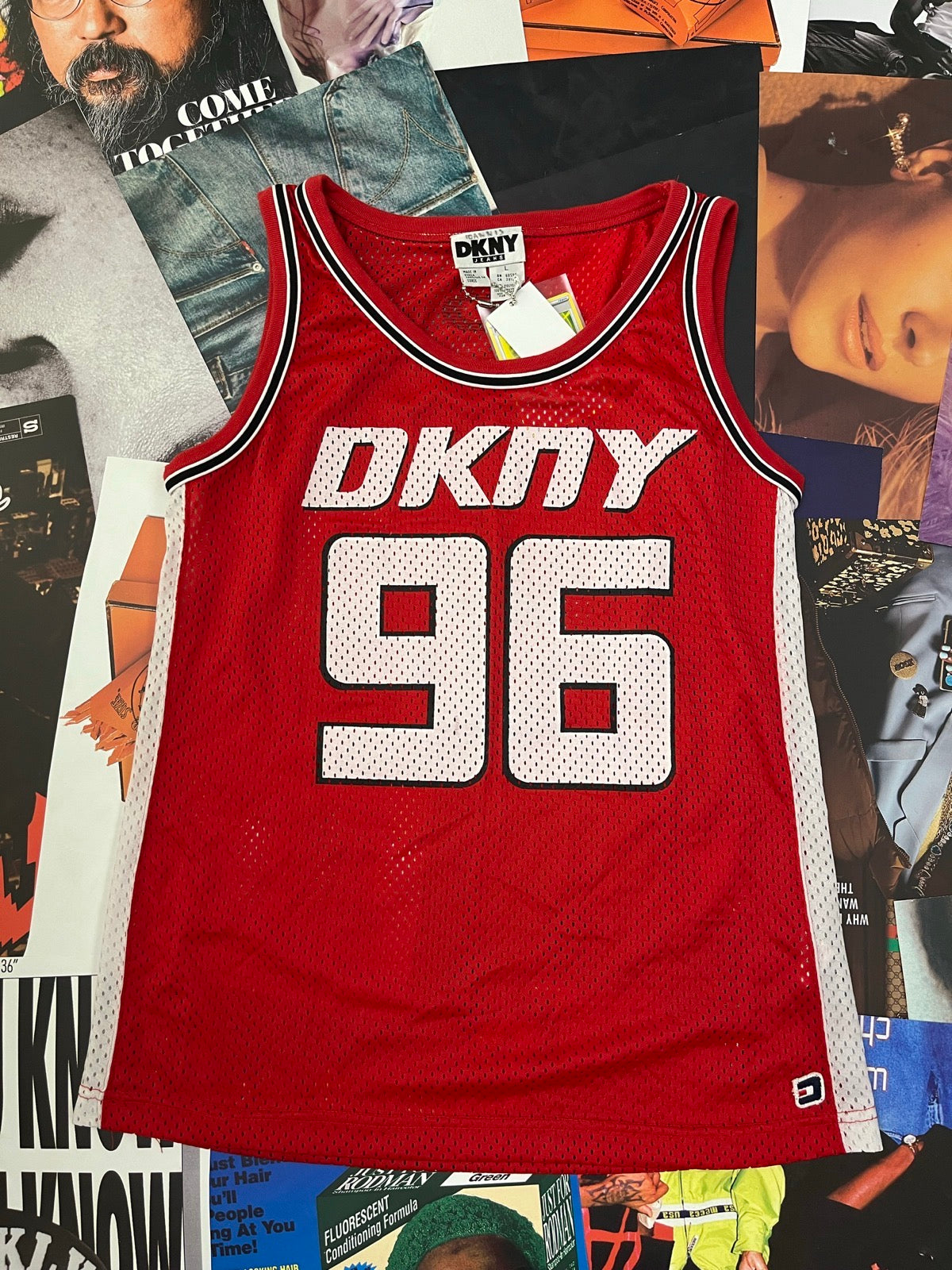 (L) DKNY červené síťované dámské tílko s bílým nápisem DKNY 96