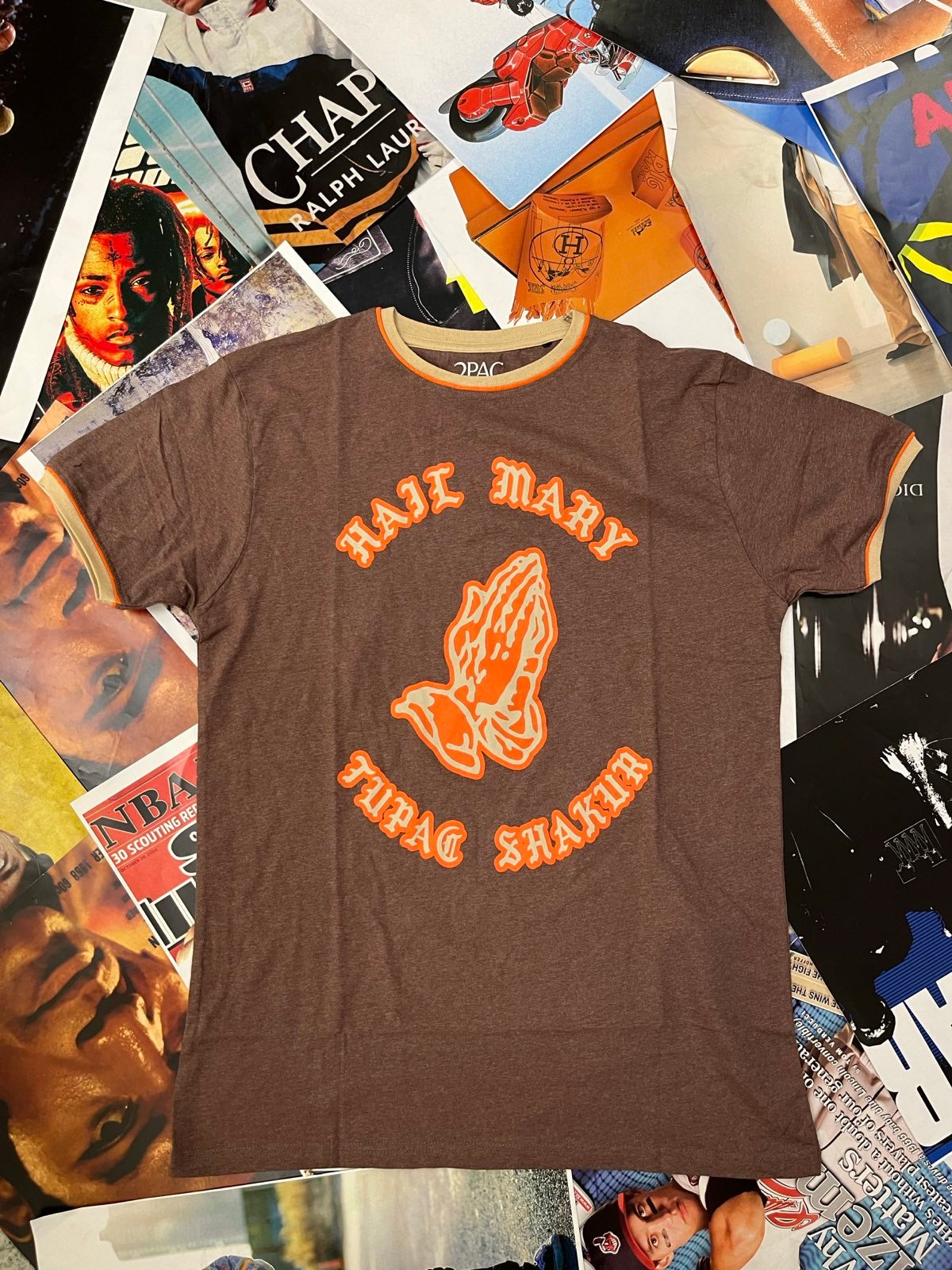 (L) Tupac Shakur TRIKO hnědé s oranžovým nápisem Hail Mary Tupac Shakur
