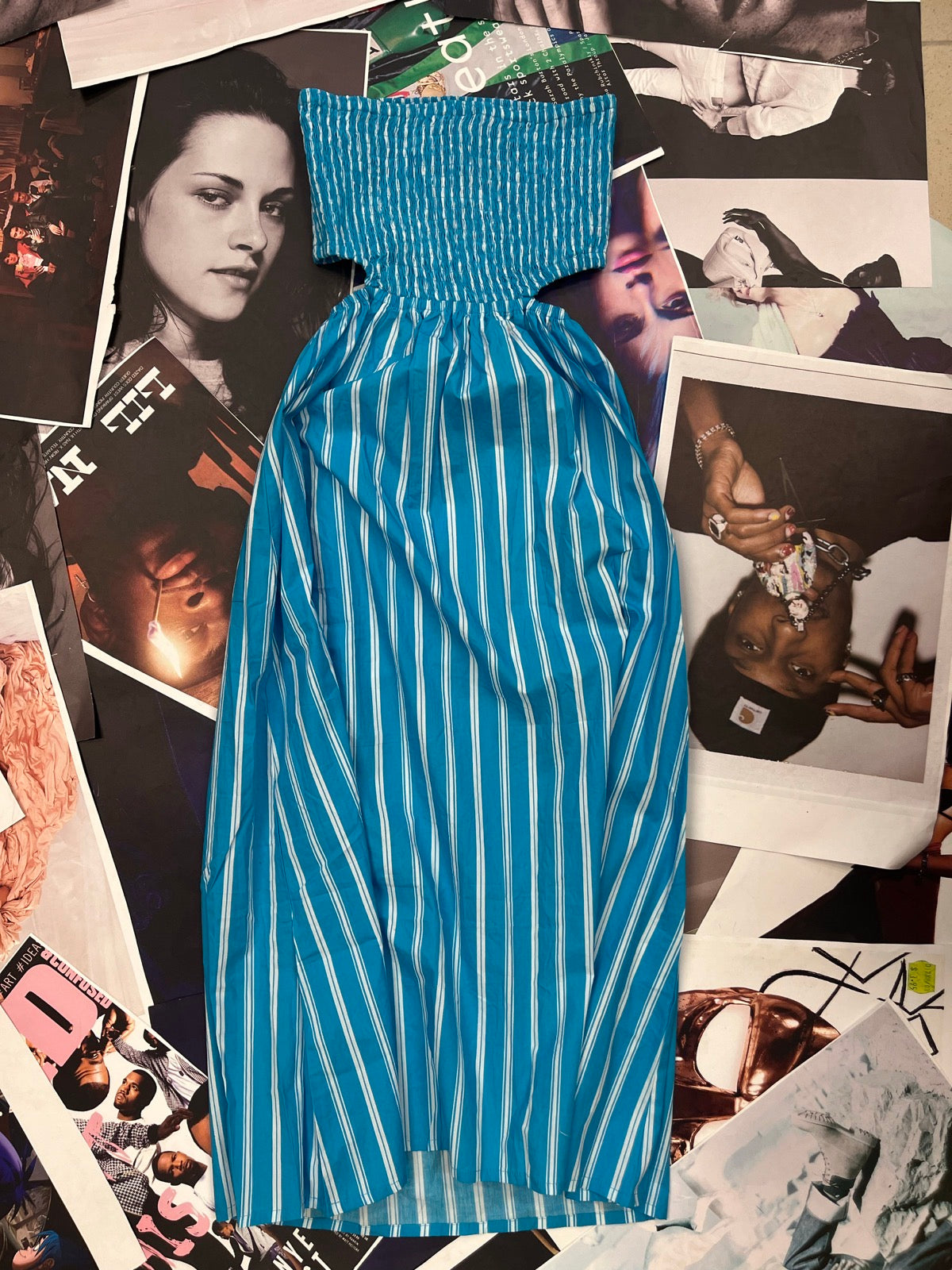 (S) FAITHFULL THE BRAND modro-bílé pruhované midi šaty se žabičkováním