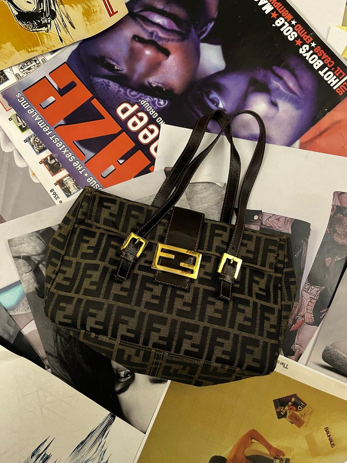 Fendi KABELKA Zucca velká s monogramem a zlatou přezkou Fendi