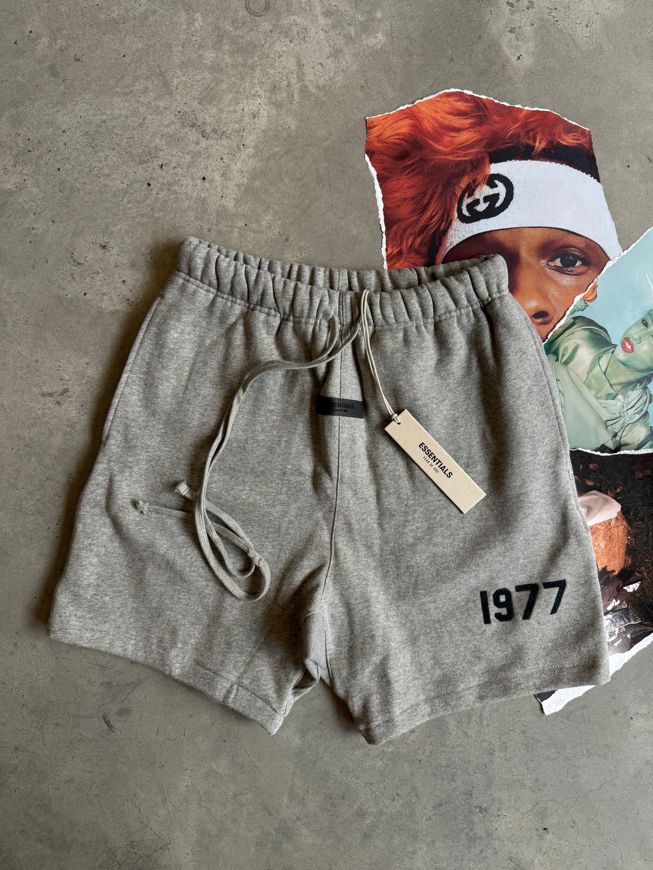 (XS) Fear of God Essentials 1977 Sweat Shorts šedé