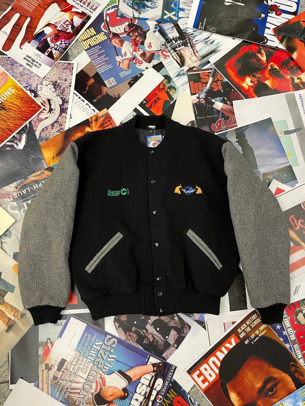(L) ORLI Varsity Jacket černo šedá s grafikou ryb na zádech