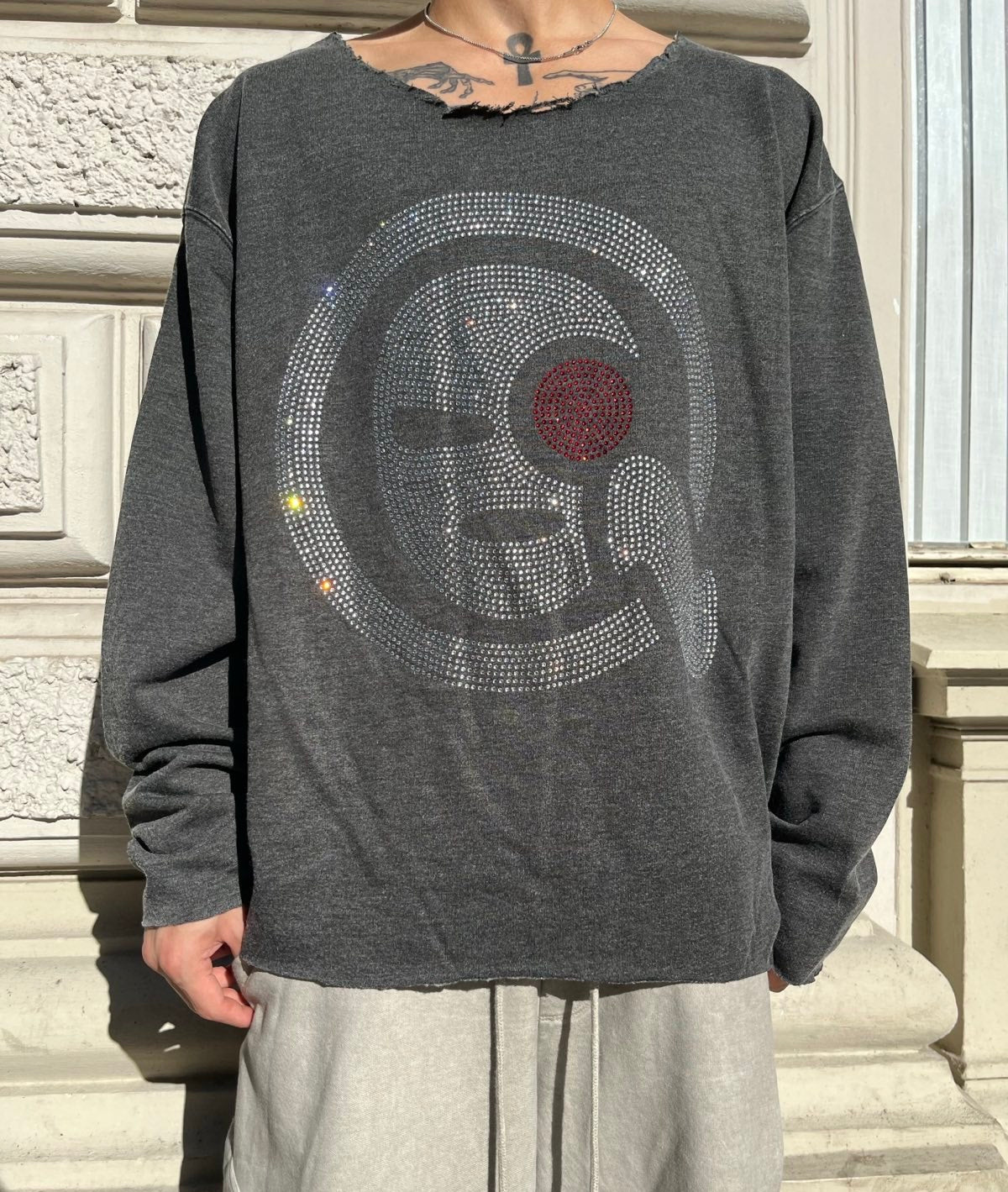(L) 1of1 CREWNECK šedý stonewashed distressed STOLEN rhinestones