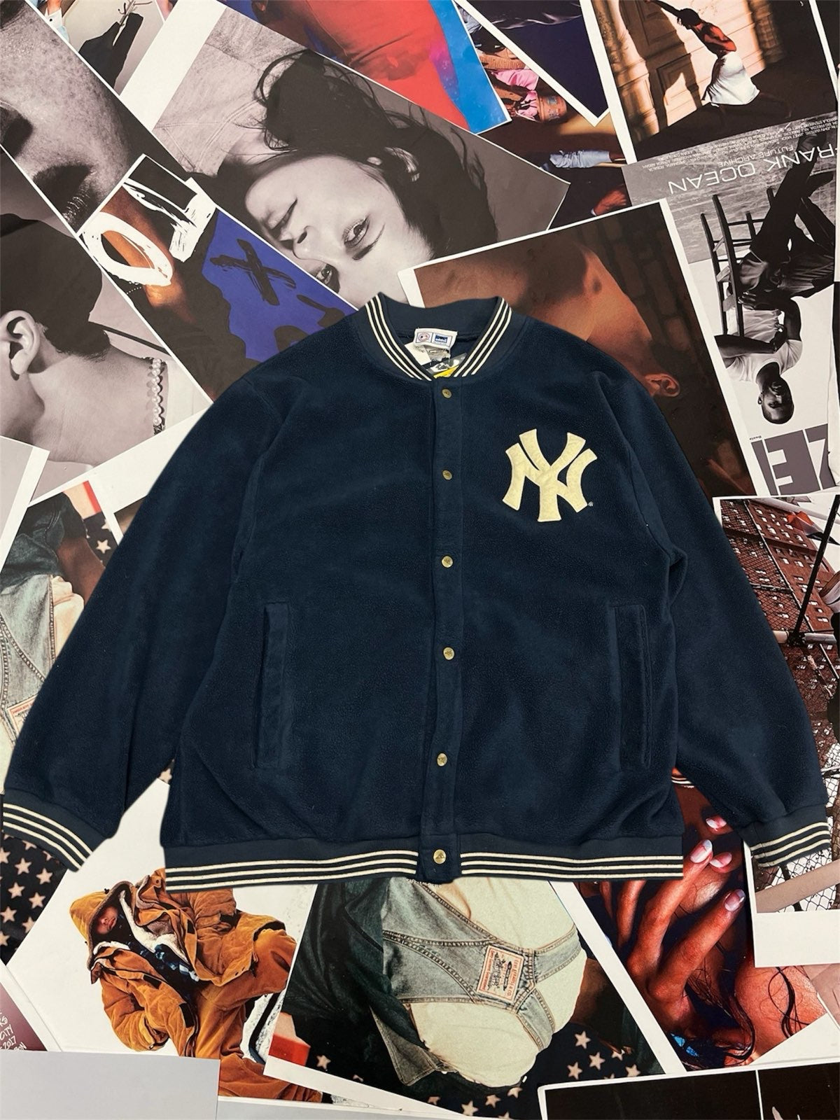 (L) Adidas x MLB tmavě modrá varsity fleecová bunda na knoflíky s logem New York Yankees na srdci