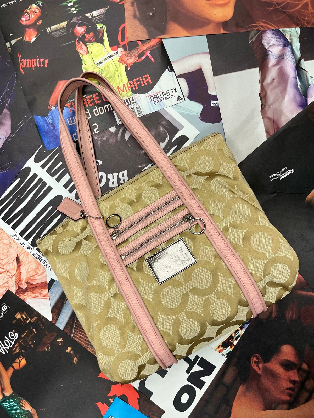 Coach tote bag béžový s monogramem značky a světle růžovými prvky